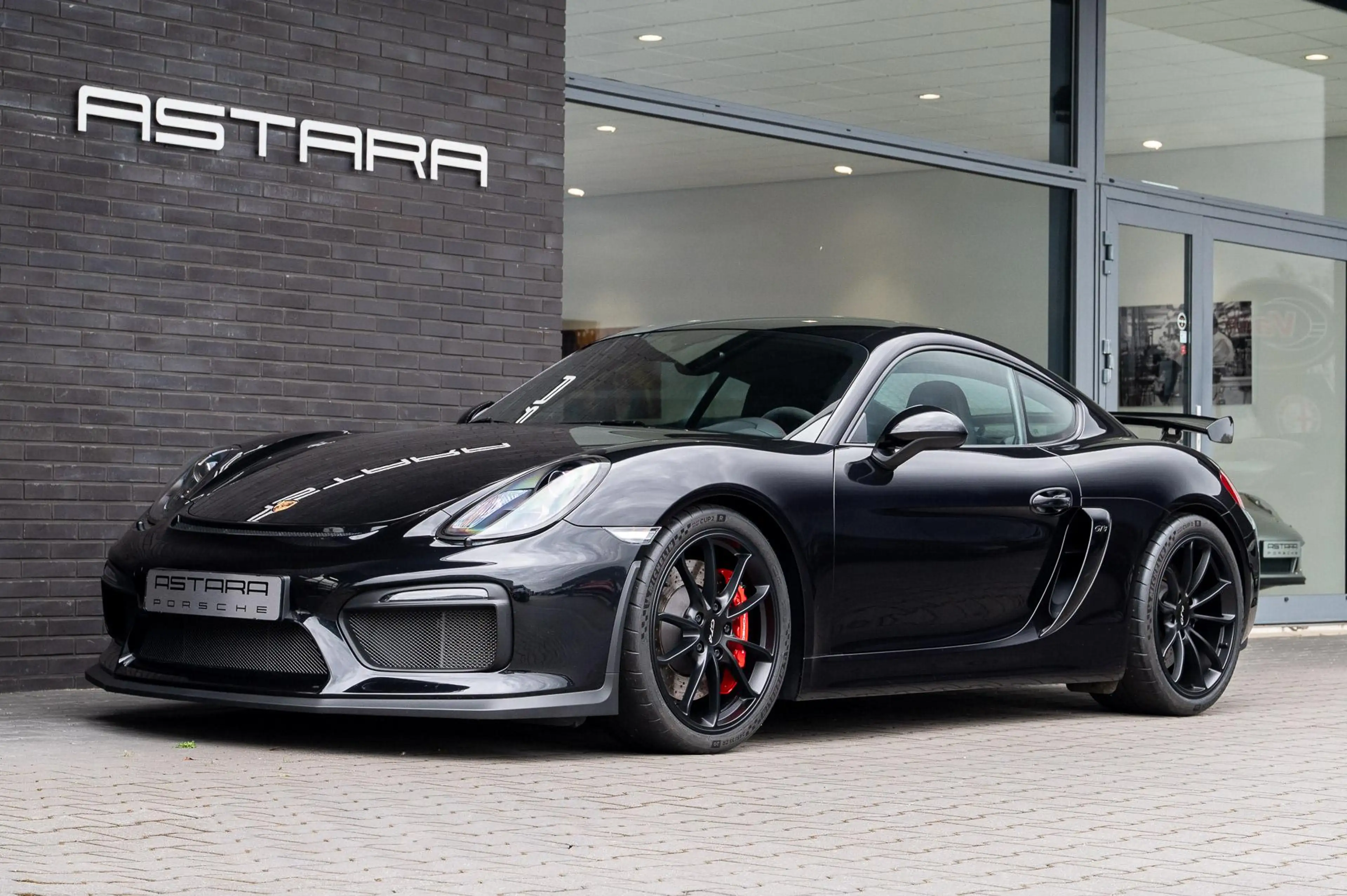 Porsche Cayman GT4 3.8 — photo 25