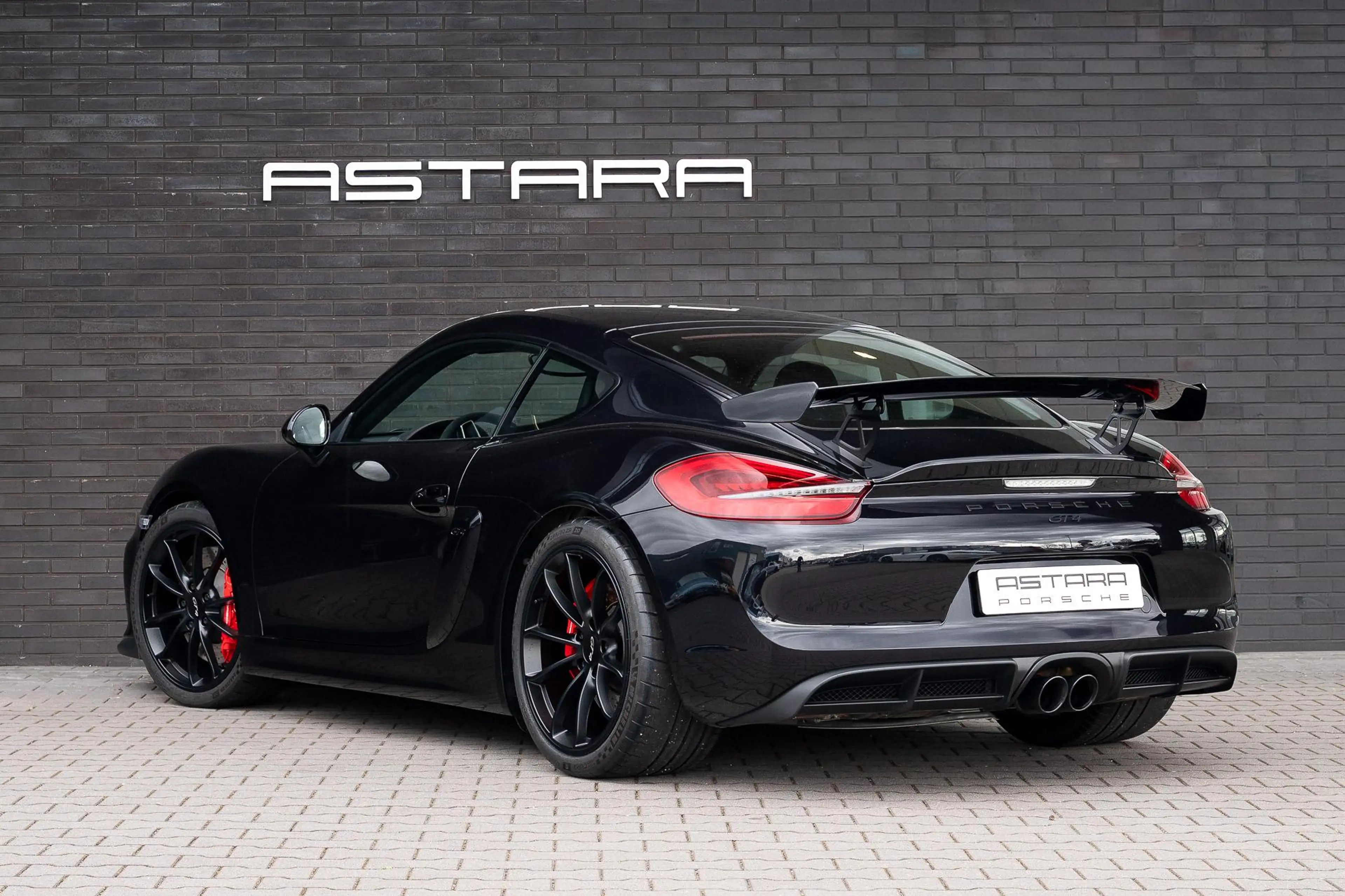 Porsche Cayman GT4 3.8 — photo 3