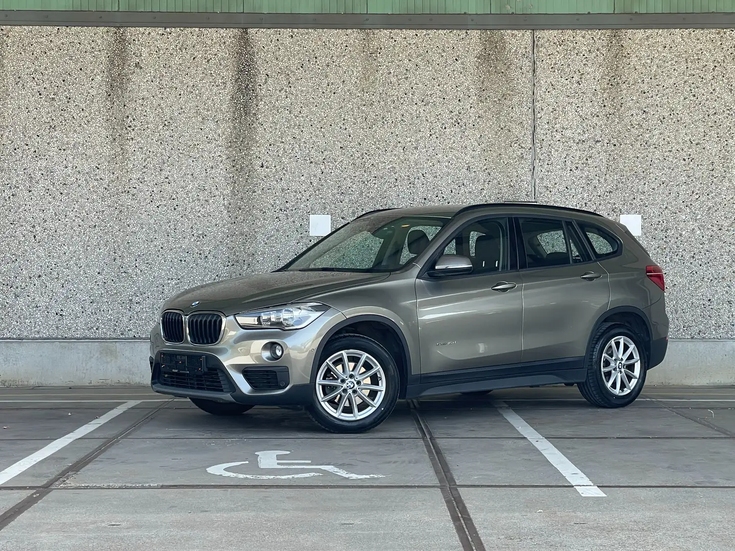 BMW X1 X1 sDrive16d Zilver - 2