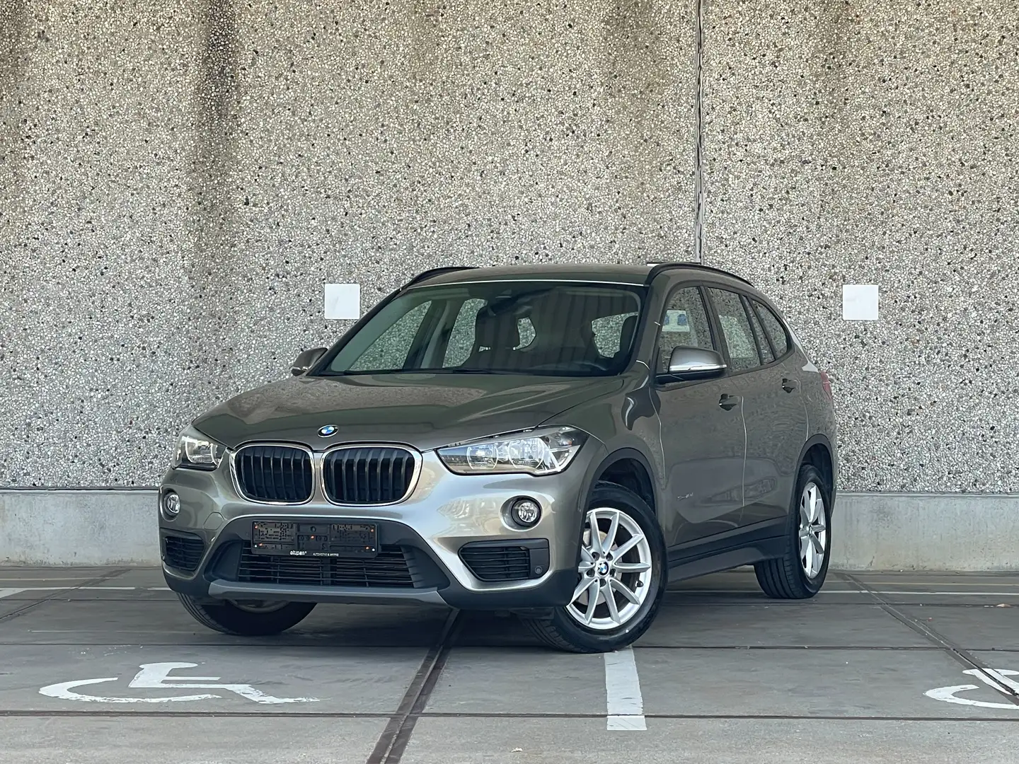 BMW X1 X1 sDrive16d Zilver - 1