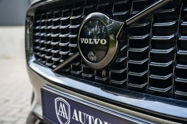 Volvo XC90 view 5