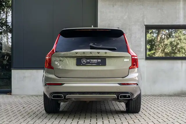 Volvo XC90 view 18
