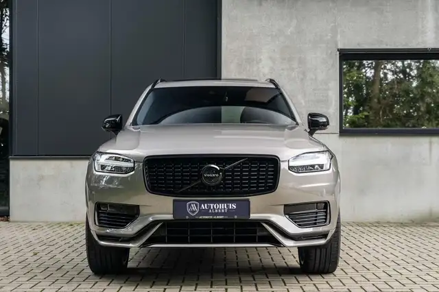 Volvo XC90 view 17