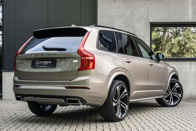 Volvo XC90 view 2