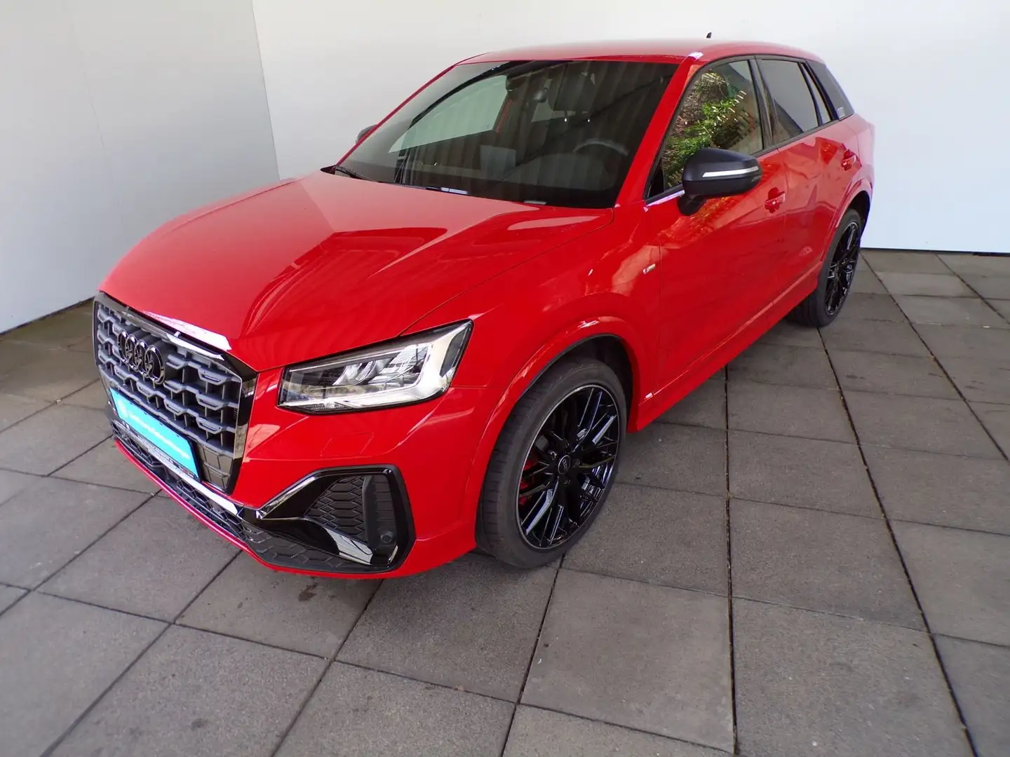 Audi Q2 35 TFSI S-TRONIC S-LINE / AHK+OPTIKPAKET+19' Rot - 2