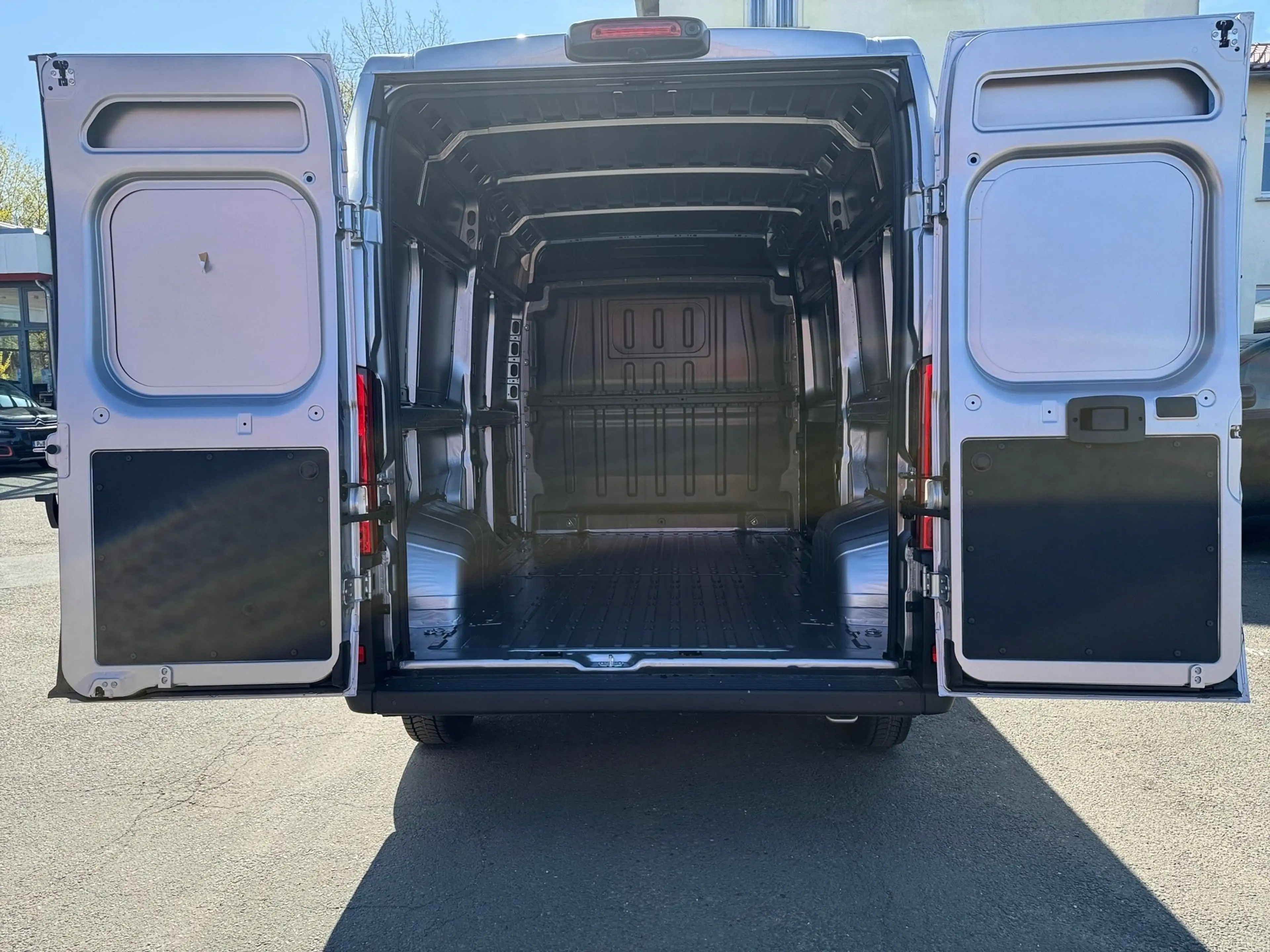 Citroen Jumper 35 L2H2 BlueHDi 140 Automatik — photo 7