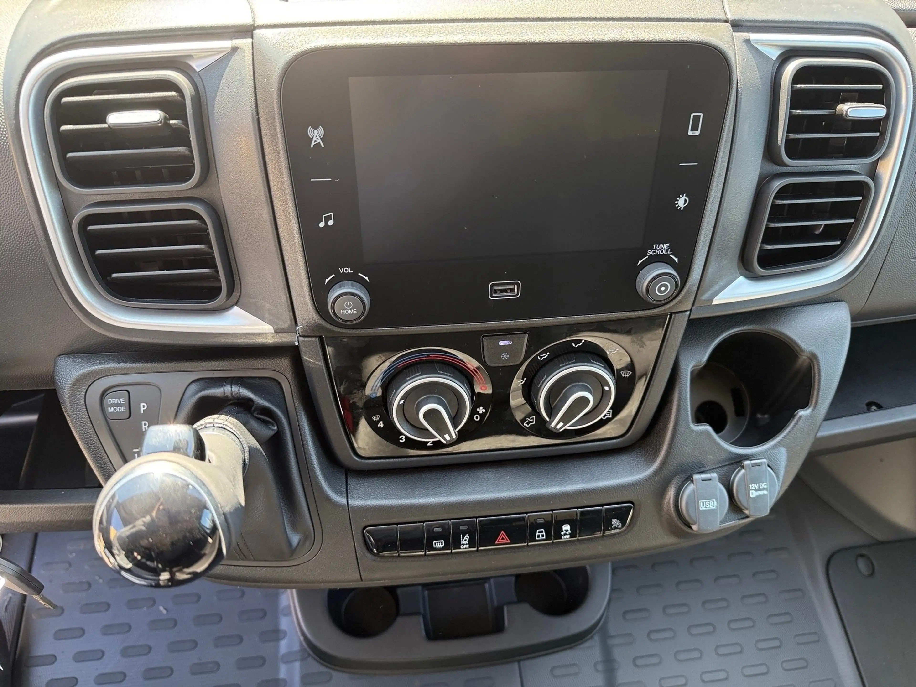 Citroen Jumper 35 L2H2 BlueHDi 140 Automatik — photo 15