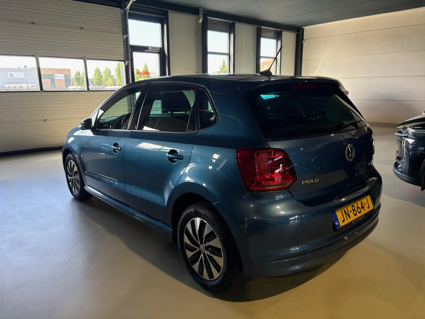 Volkswagen Polo 1.0 BlueMotion Connected Series Bleu - 2