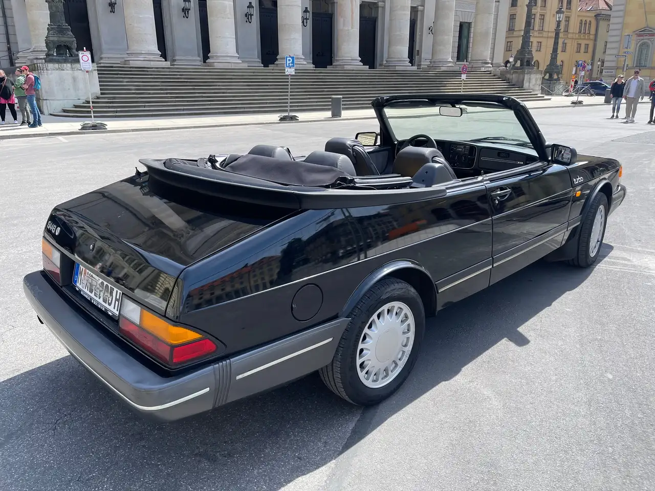 Saab 900