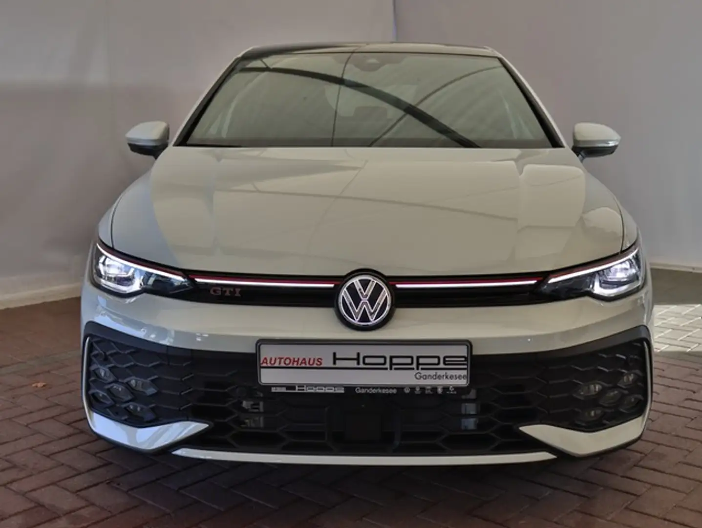 Volkswagen Golf VIII GTI 2.0 l TSI DSG+PANO+AHK+MATRIX+ACC Weiß - 2