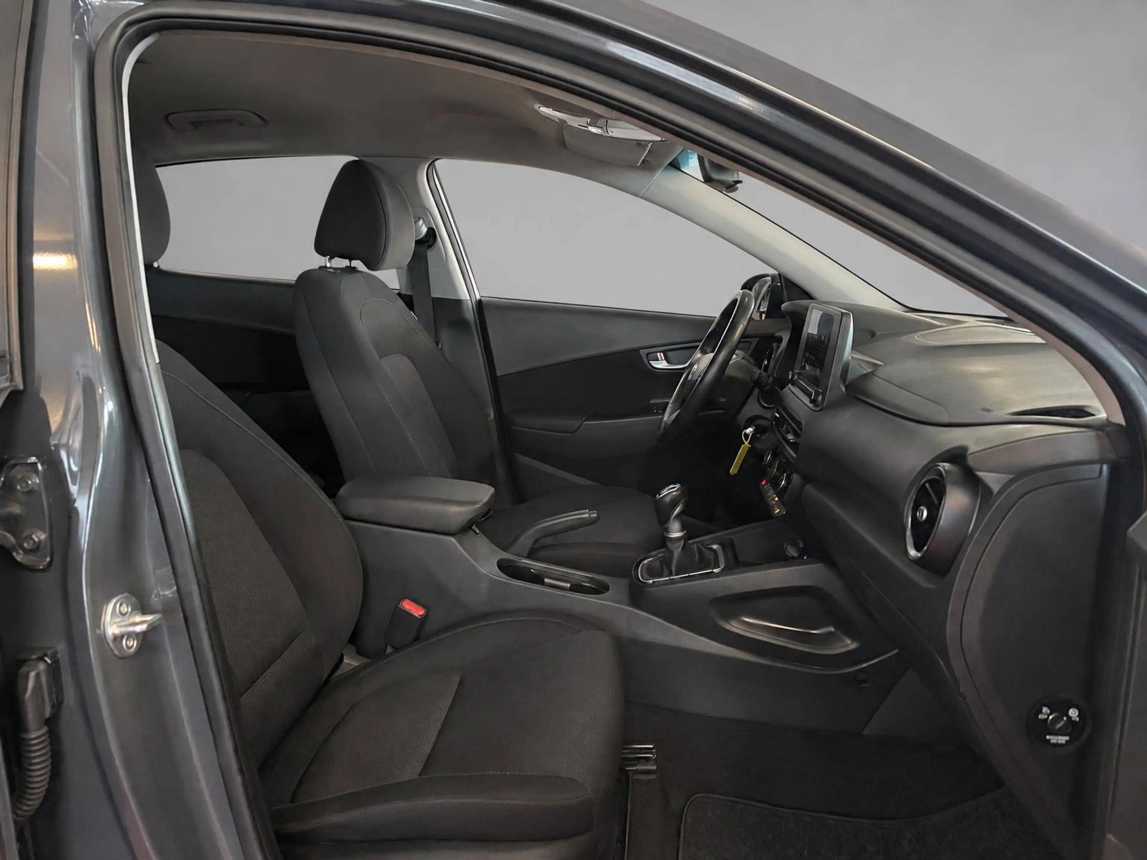 Hyundai KONA Select Mild-Hybrid 2WD — photo 12