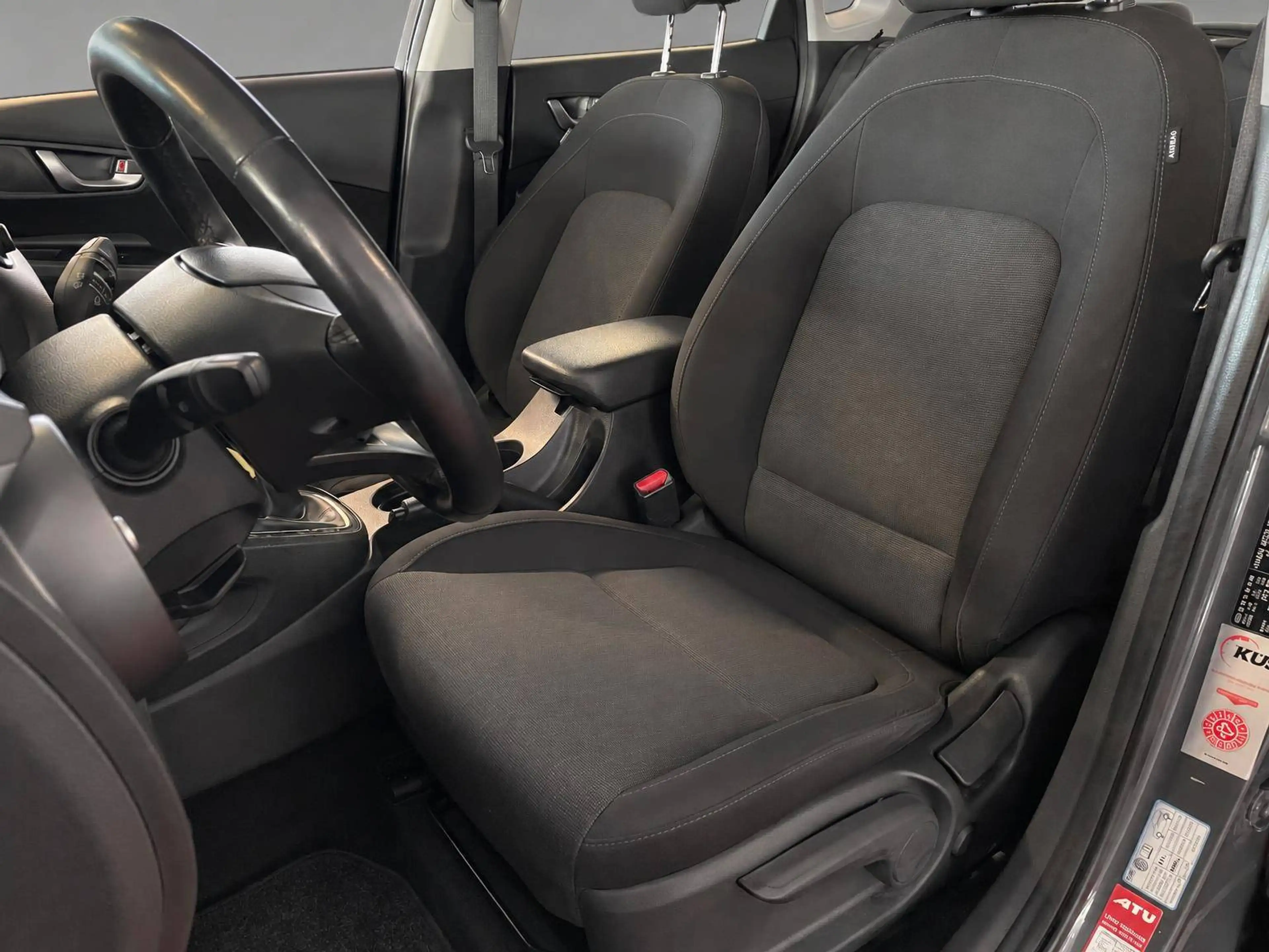 Hyundai KONA Select Mild-Hybrid 2WD — photo 8