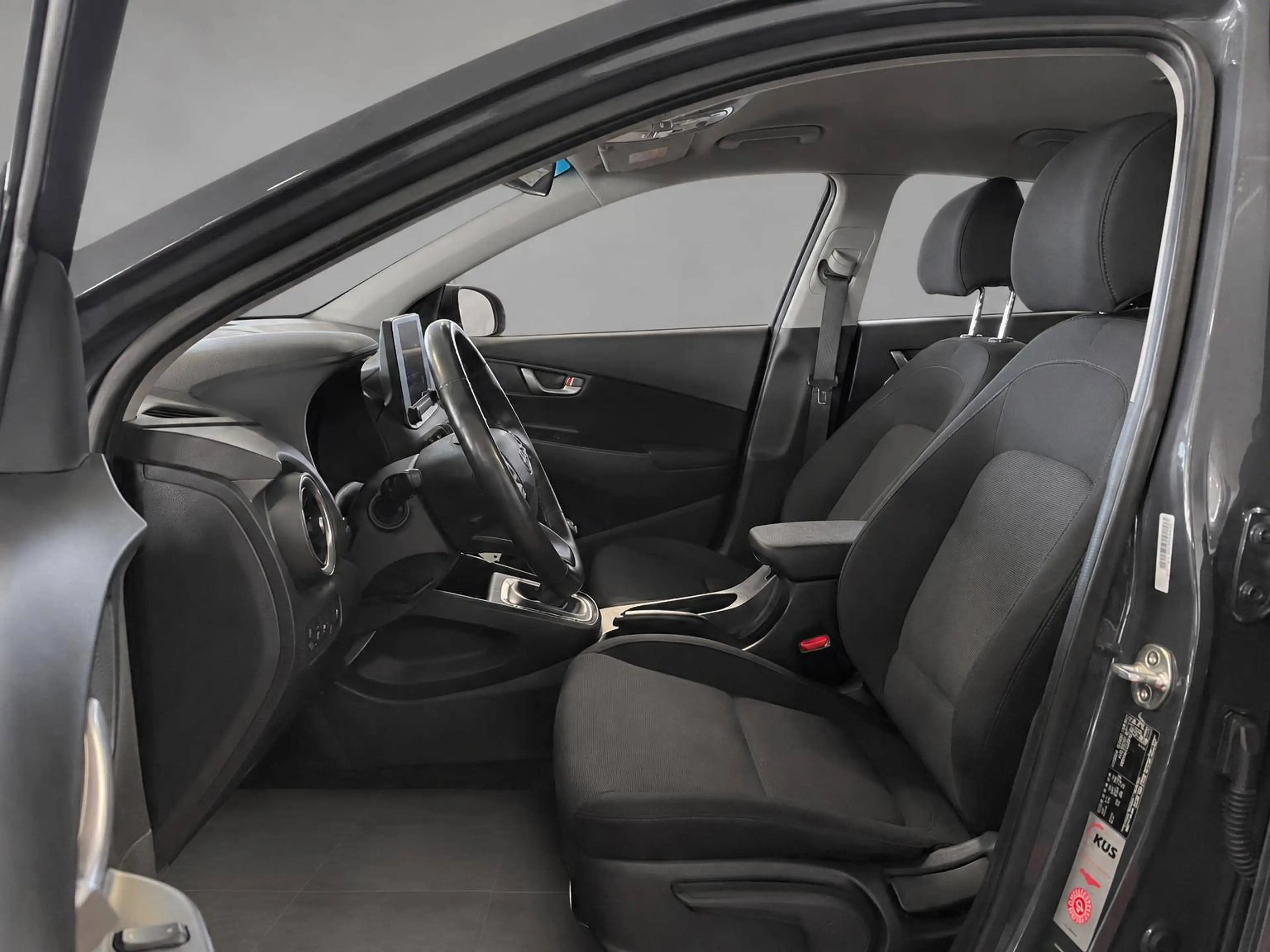 Hyundai KONA Select Mild-Hybrid 2WD — photo 9