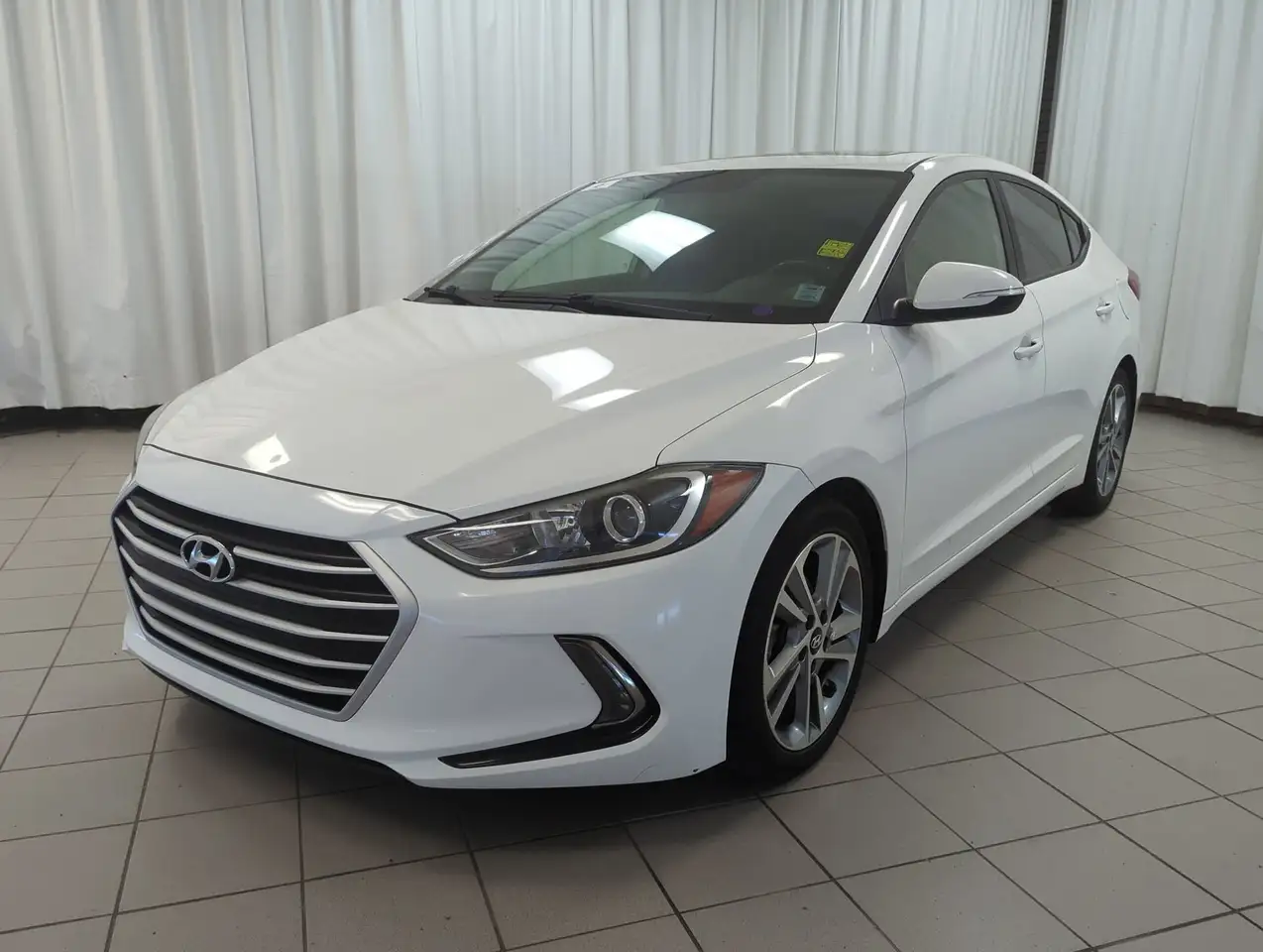 Hyundai ELANTRA снимка Hyundai ELANTRA