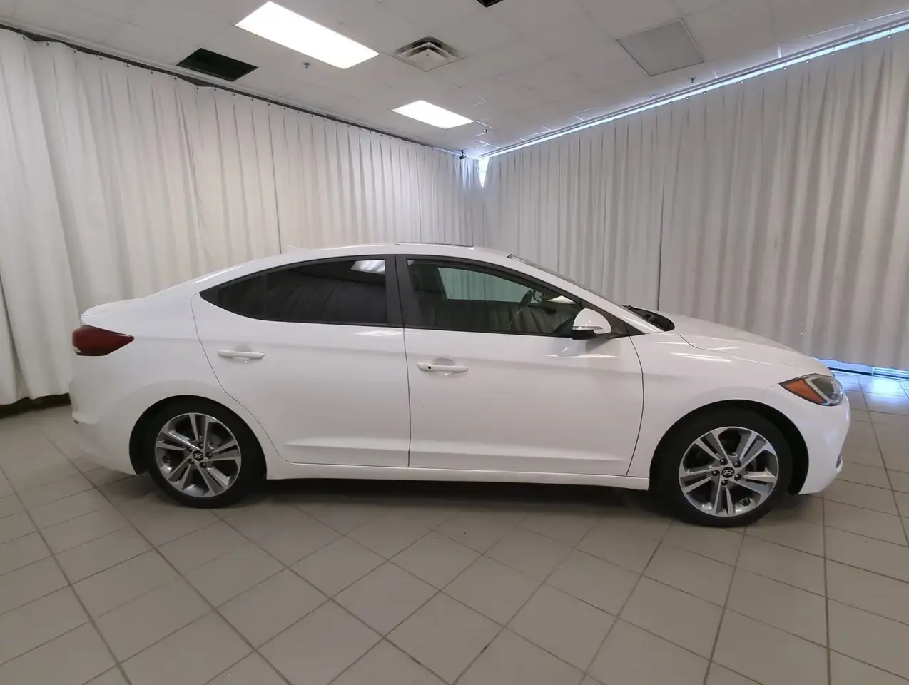 Hyundai ELANTRA снимка Hyundai ELANTRA