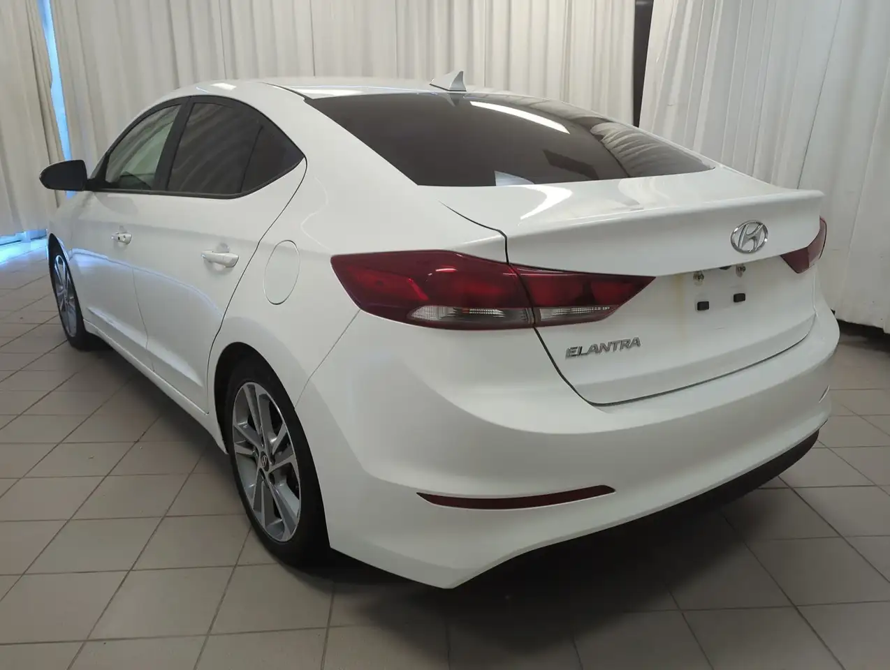 Hyundai ELANTRA снимка Hyundai ELANTRA