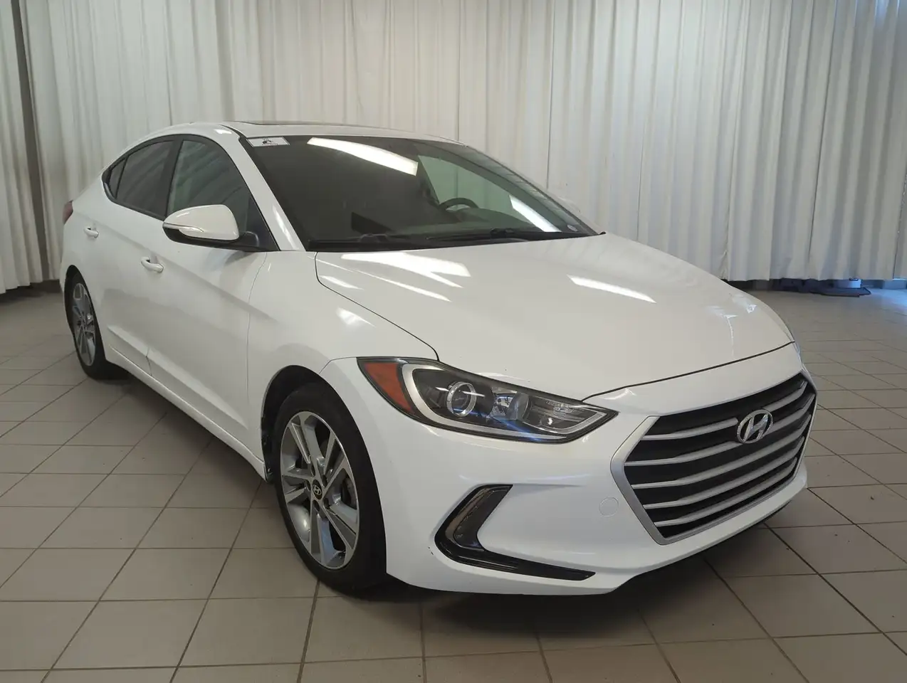 Hyundai ELANTRA снимка Hyundai ELANTRA