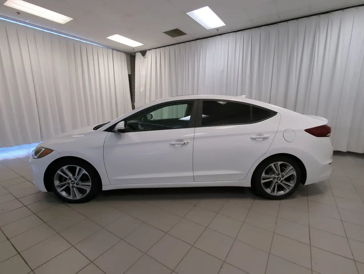 Hyundai ELANTRA снимка Hyundai ELANTRA
