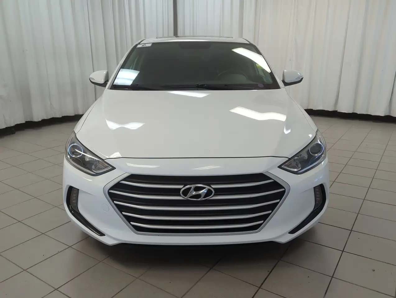 Hyundai ELANTRA снимка Hyundai ELANTRA