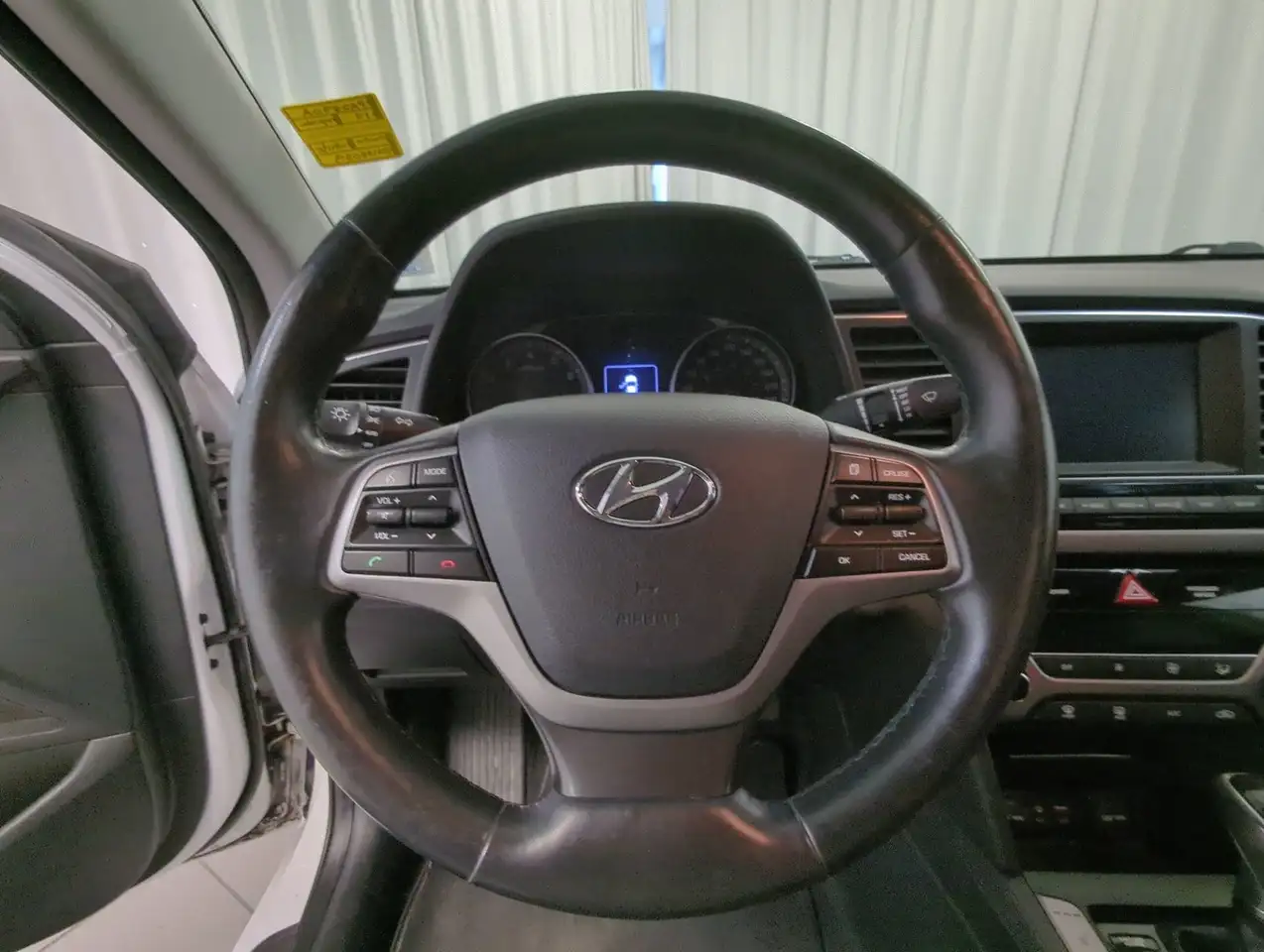 Hyundai ELANTRA снимка Hyundai ELANTRA