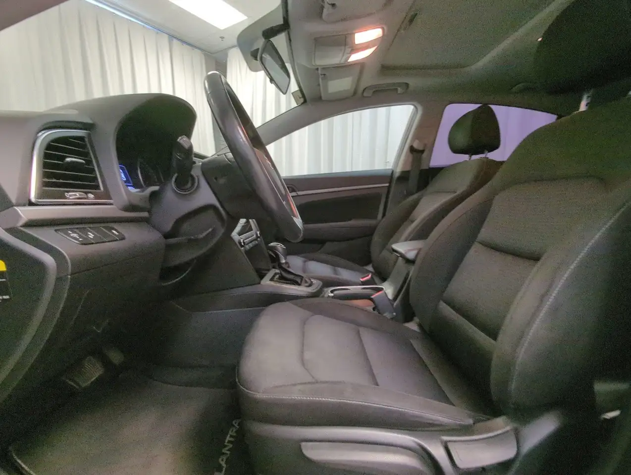 Hyundai ELANTRA снимка Hyundai ELANTRA