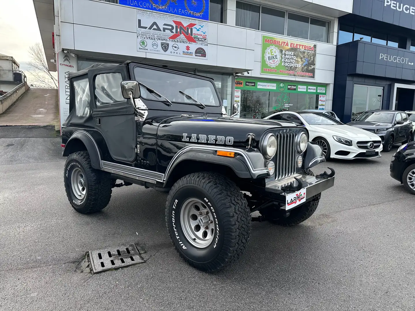 Jeep CJ-5 Schwarz - 1