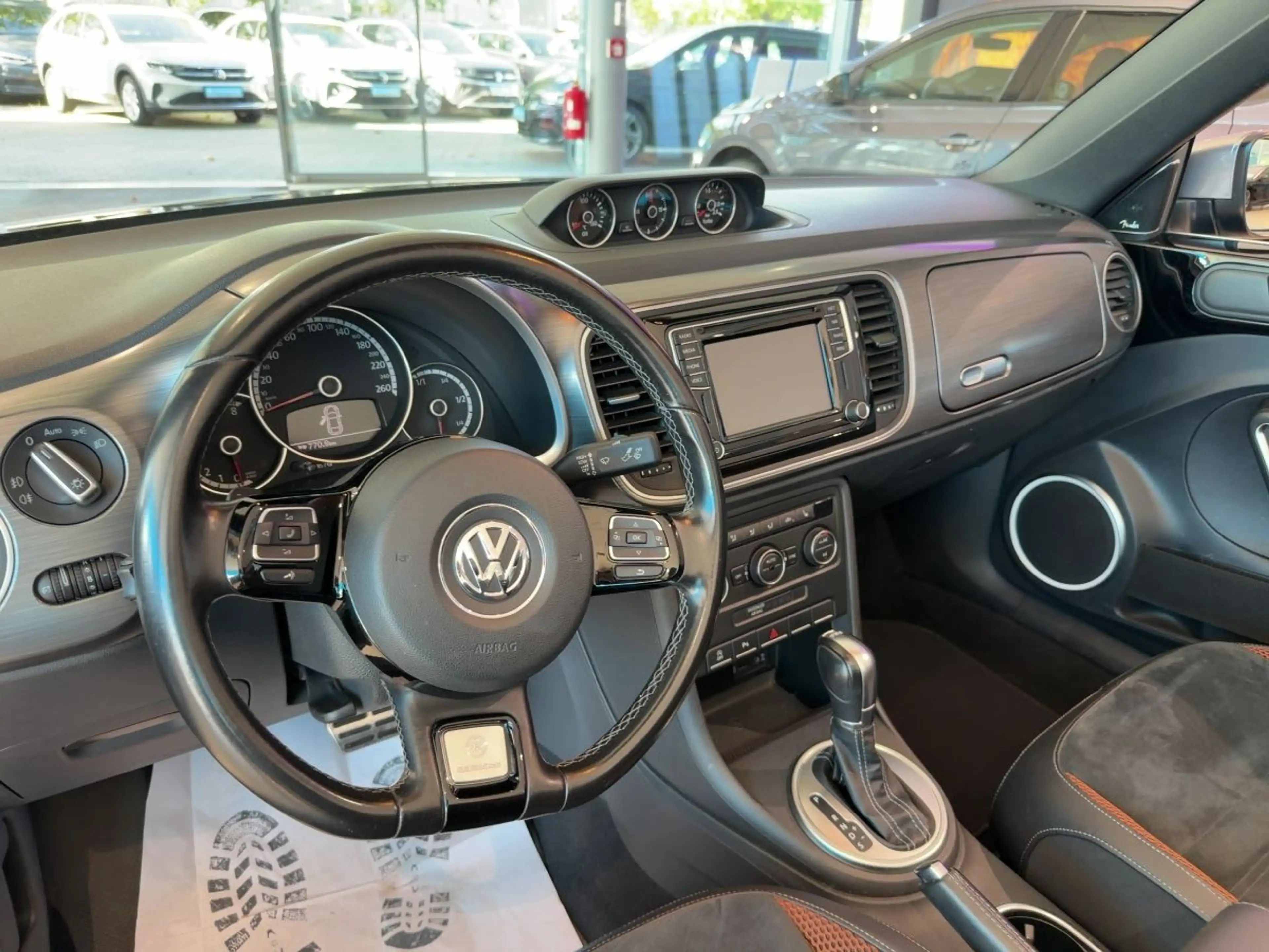 Volkswagen Beetle Cabriolet 1.4 TSI DSG Karmann Xenon Navi — photo 9