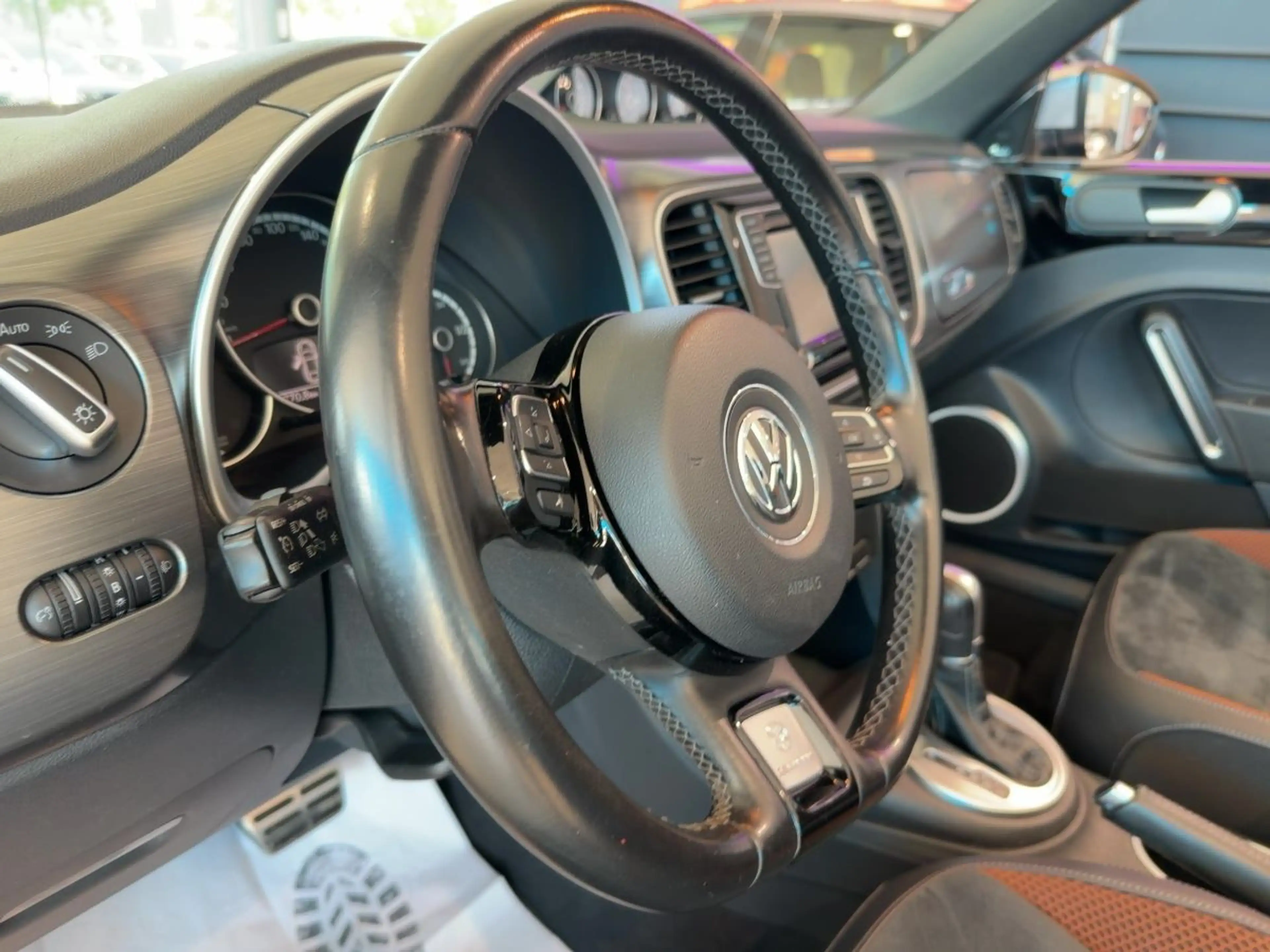 Volkswagen Beetle Cabriolet 1.4 TSI DSG Karmann Xenon Navi — photo 10