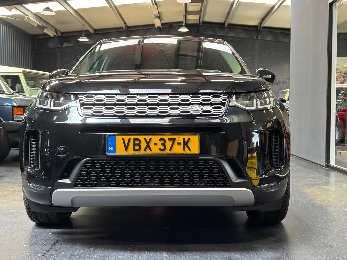 Land Rover Discovery Sport 2.0 TD4 SE 1e eig. NL Auto grijs kenteken nw model Black - 2