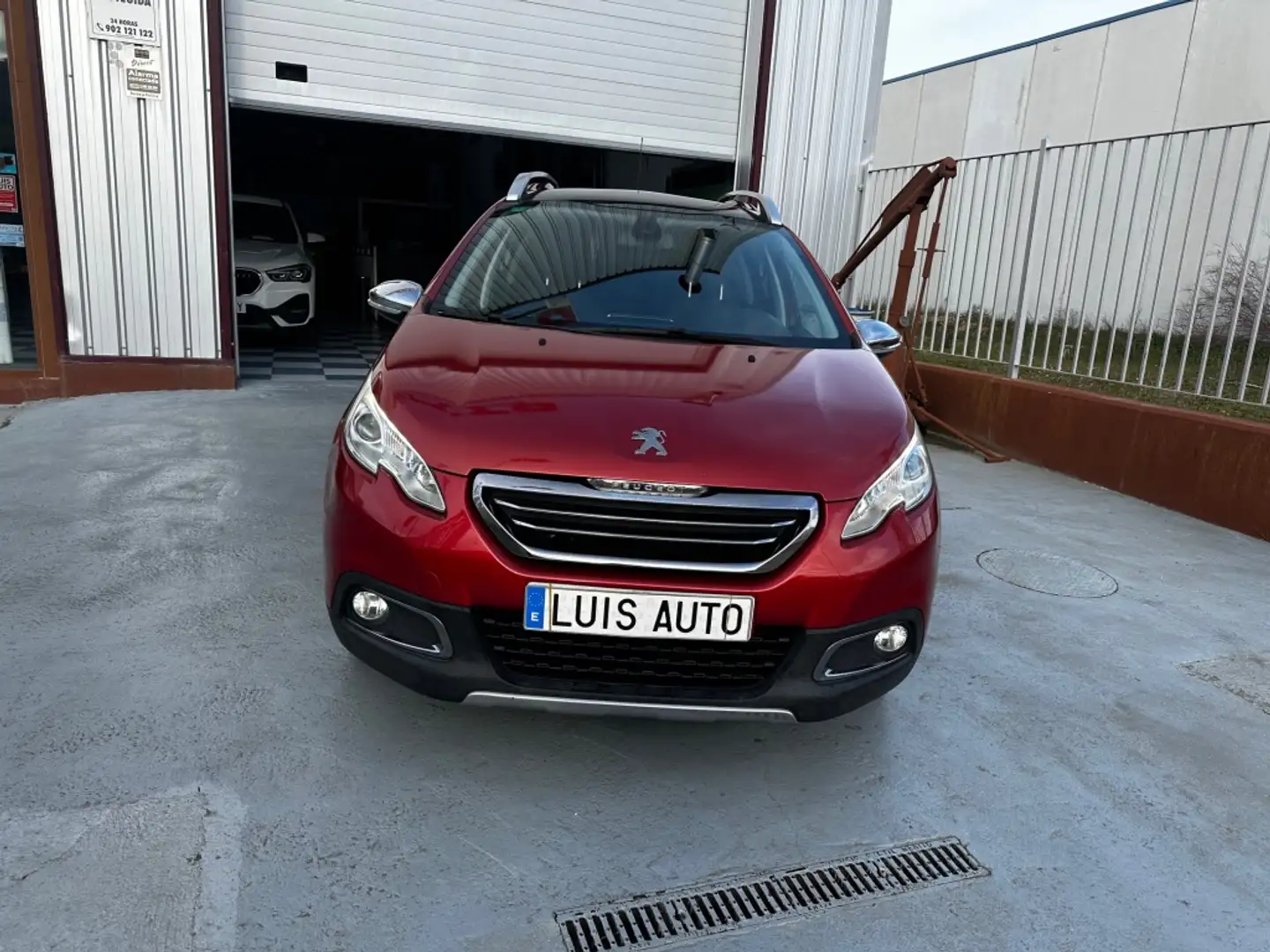 Peugeot 2008 1.6 BlueHDI S&S Crossway 120 Violett - 2