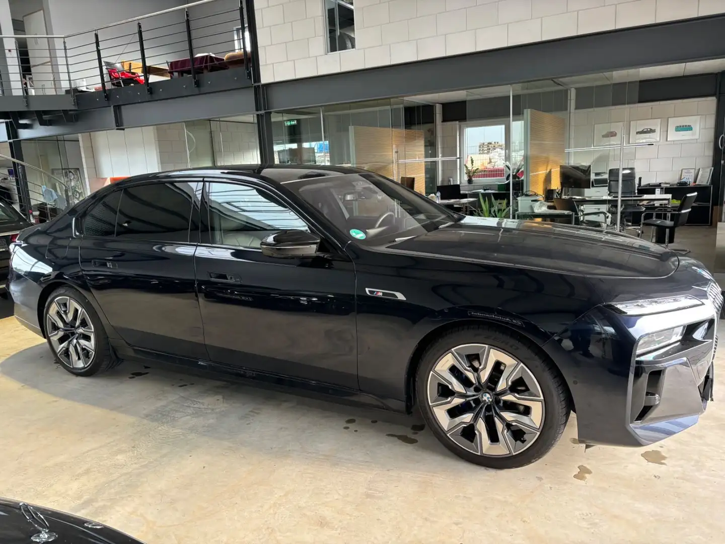 BMW 760 e xDrive MPerformance Paket Neupreis 211.550 Schwarz - 1
