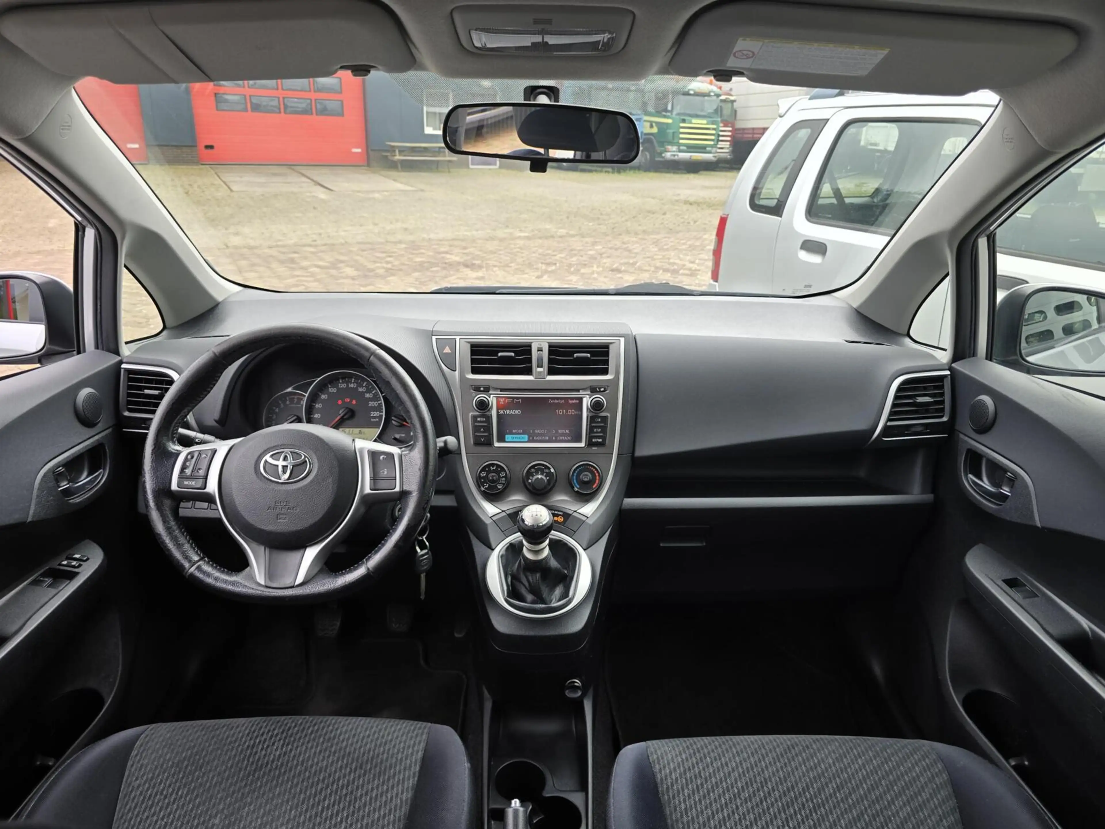 Toyota Verso-S 1.3 VVT-i Aspiration Trekhaak/Camera/Navi/LMV — photo 3