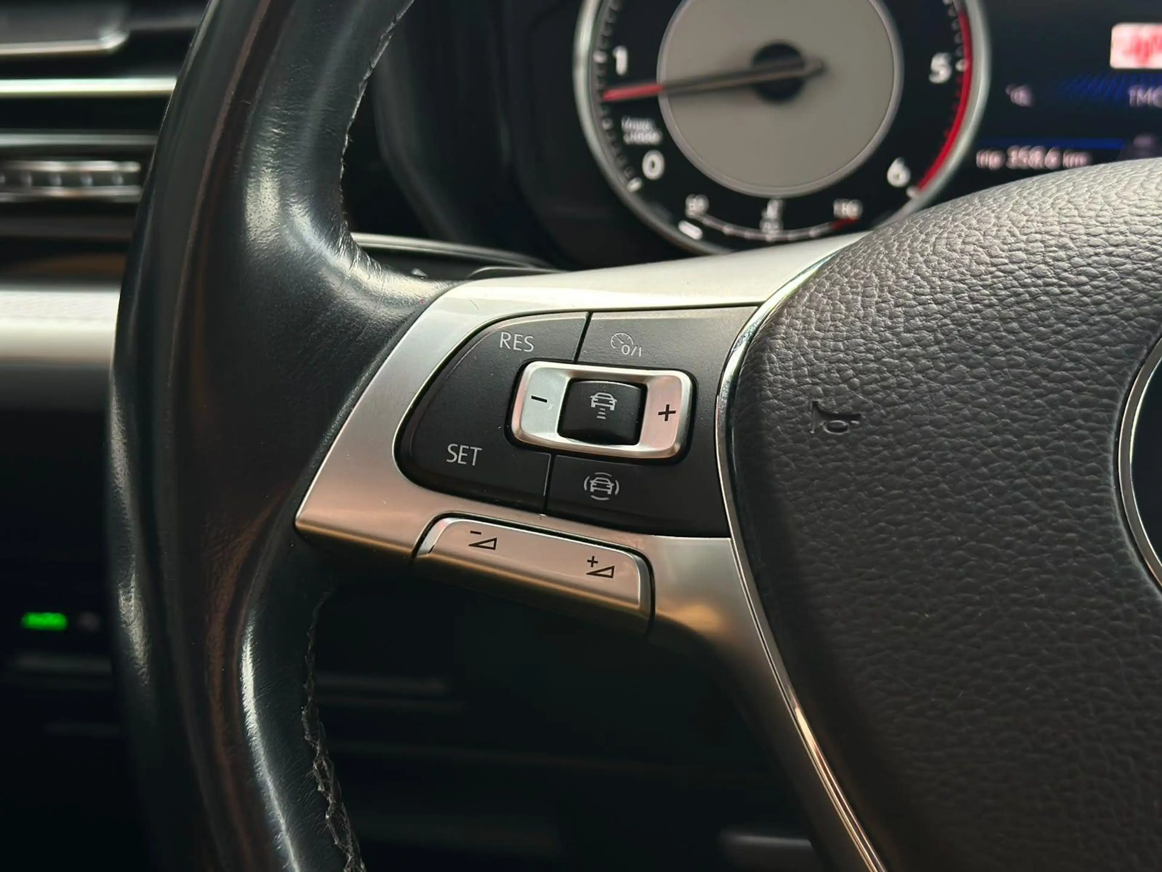 Volkswagen Touareg 3.0TDI 4M LUFT#LED#4xSHZ#ACC#AHK#SPUR — photo 15