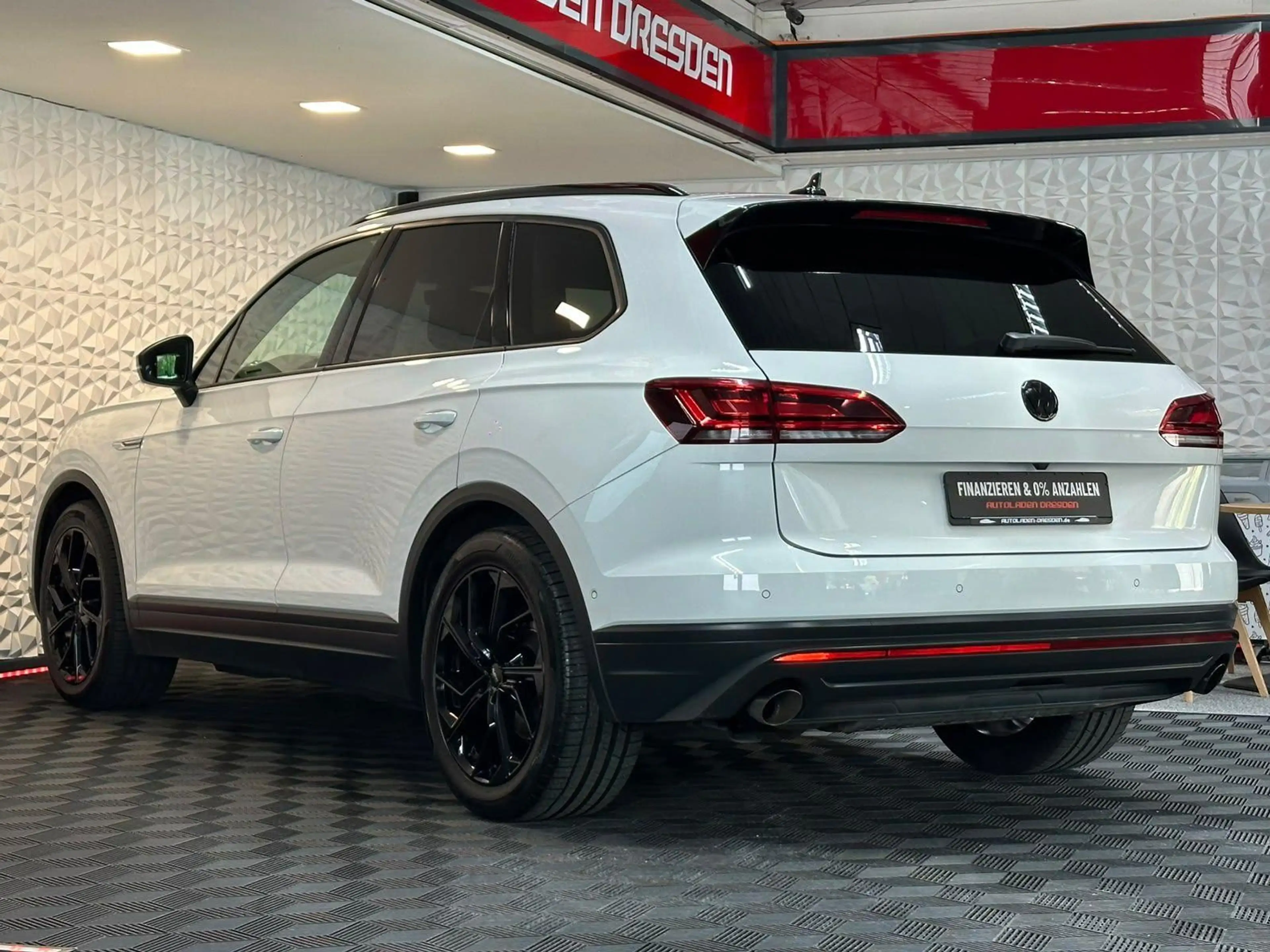 Volkswagen Touareg 3.0TDI 4M LUFT#LED#4xSHZ#ACC#AHK#SPUR — photo 5