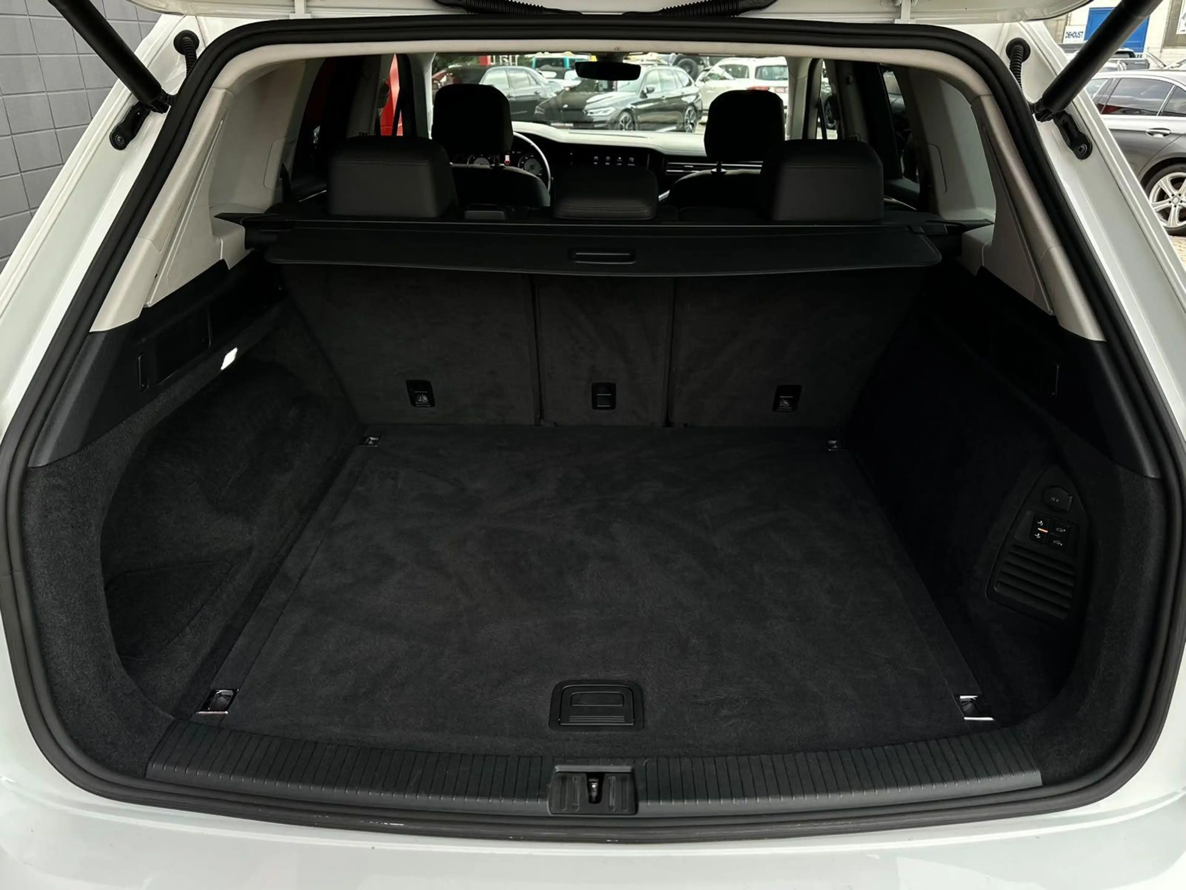 Volkswagen Touareg 3.0TDI 4M LUFT#LED#4xSHZ#ACC#AHK#SPUR — photo 7