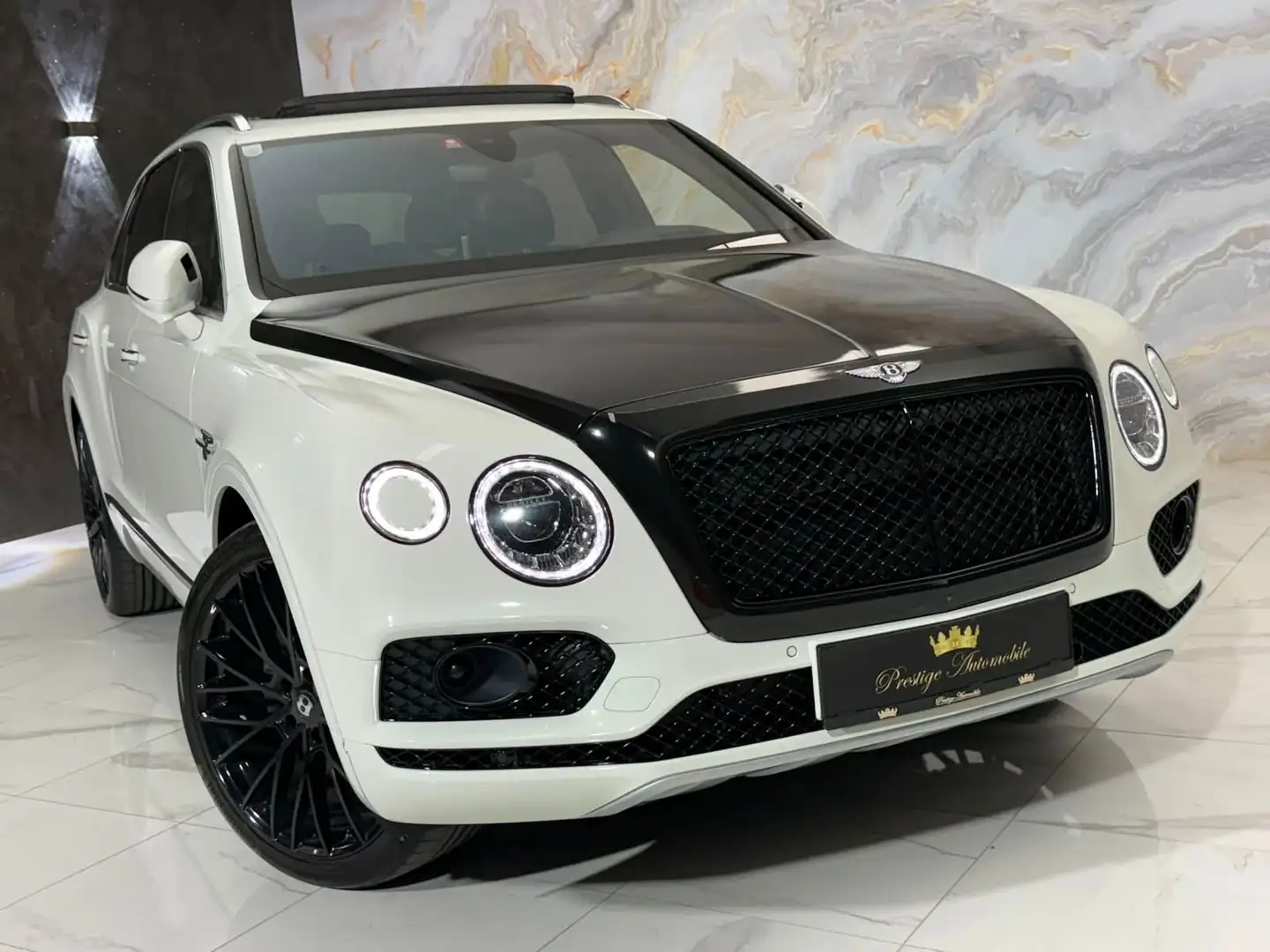 Bentley Bentayga First Edition W12 6,0 * AKRAPOVIC TITAN * MULLINER Weiß - 2