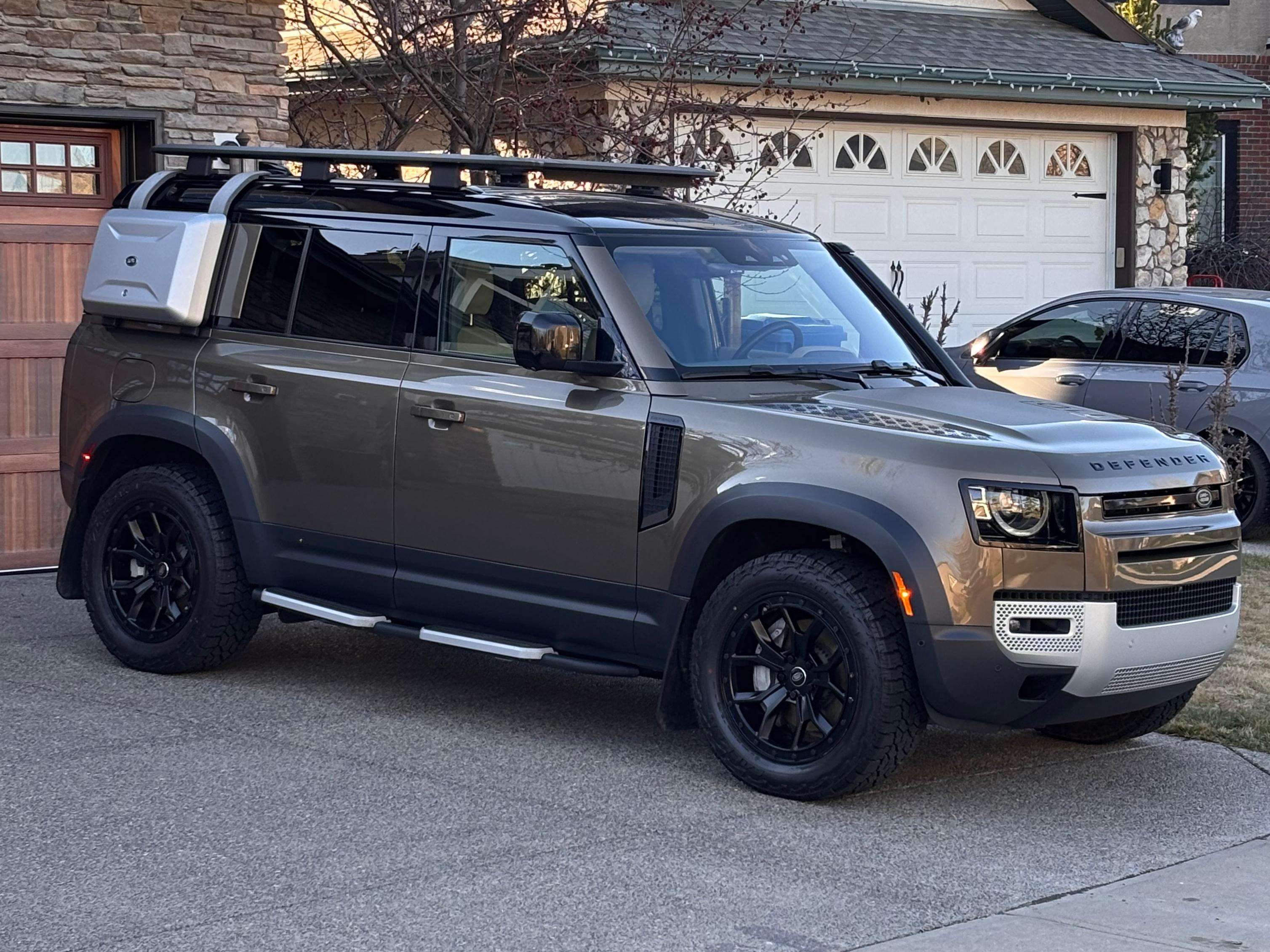 2020 Land Rover Defender First Edition alt 3