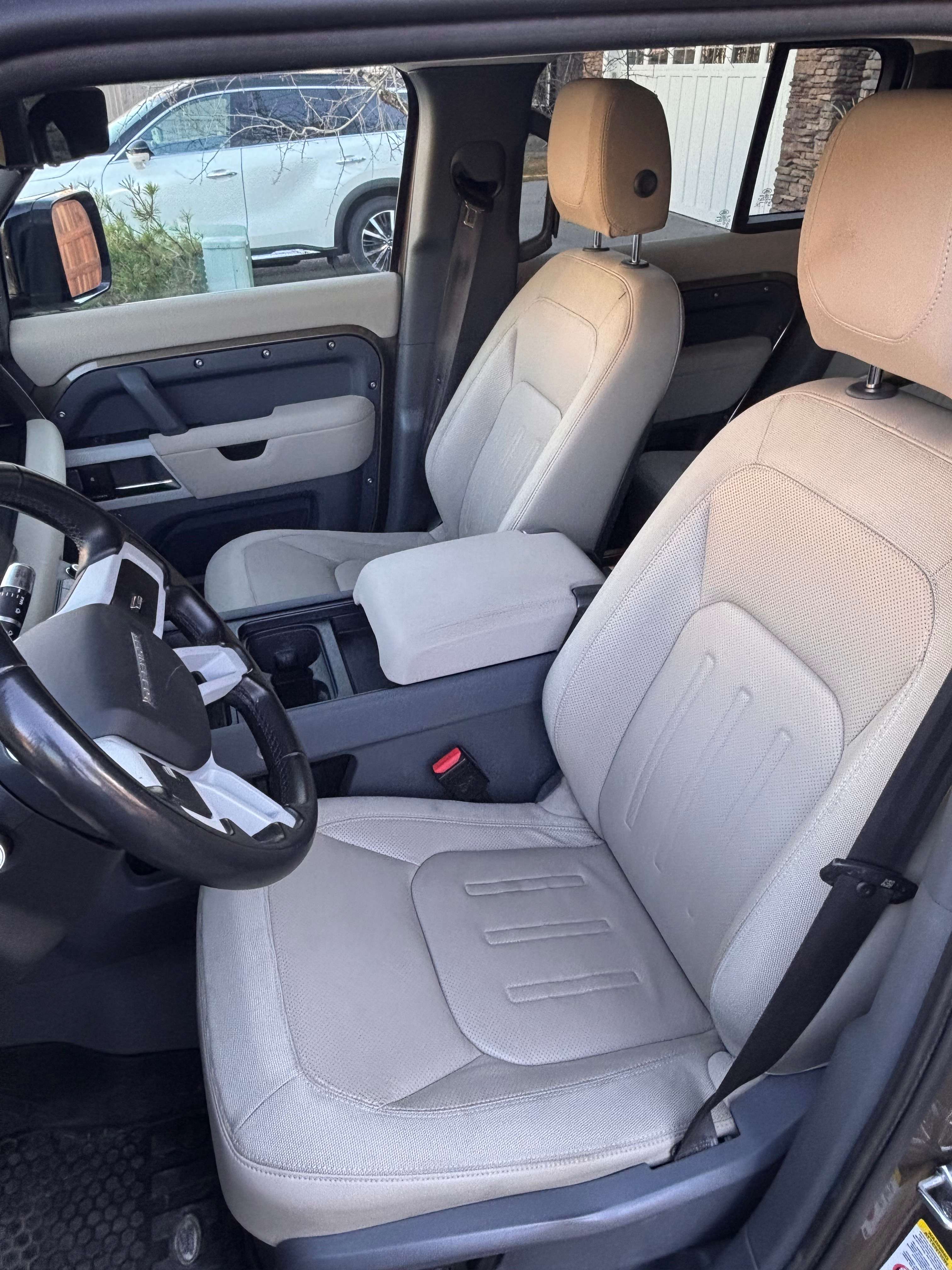 2020 Land Rover Defender First Edition thumb 7