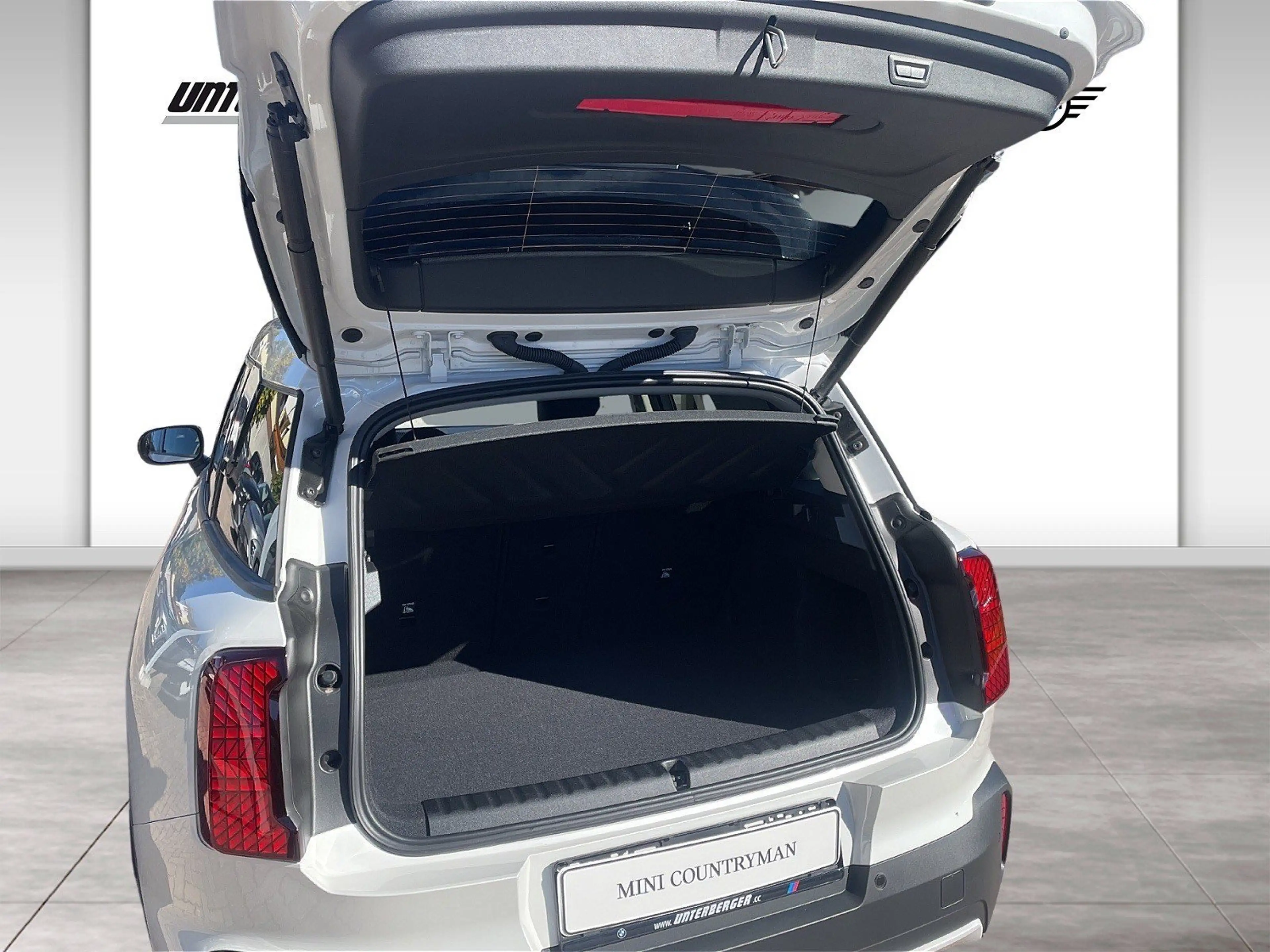 MINI One Classic Trim Countryman — photo 12