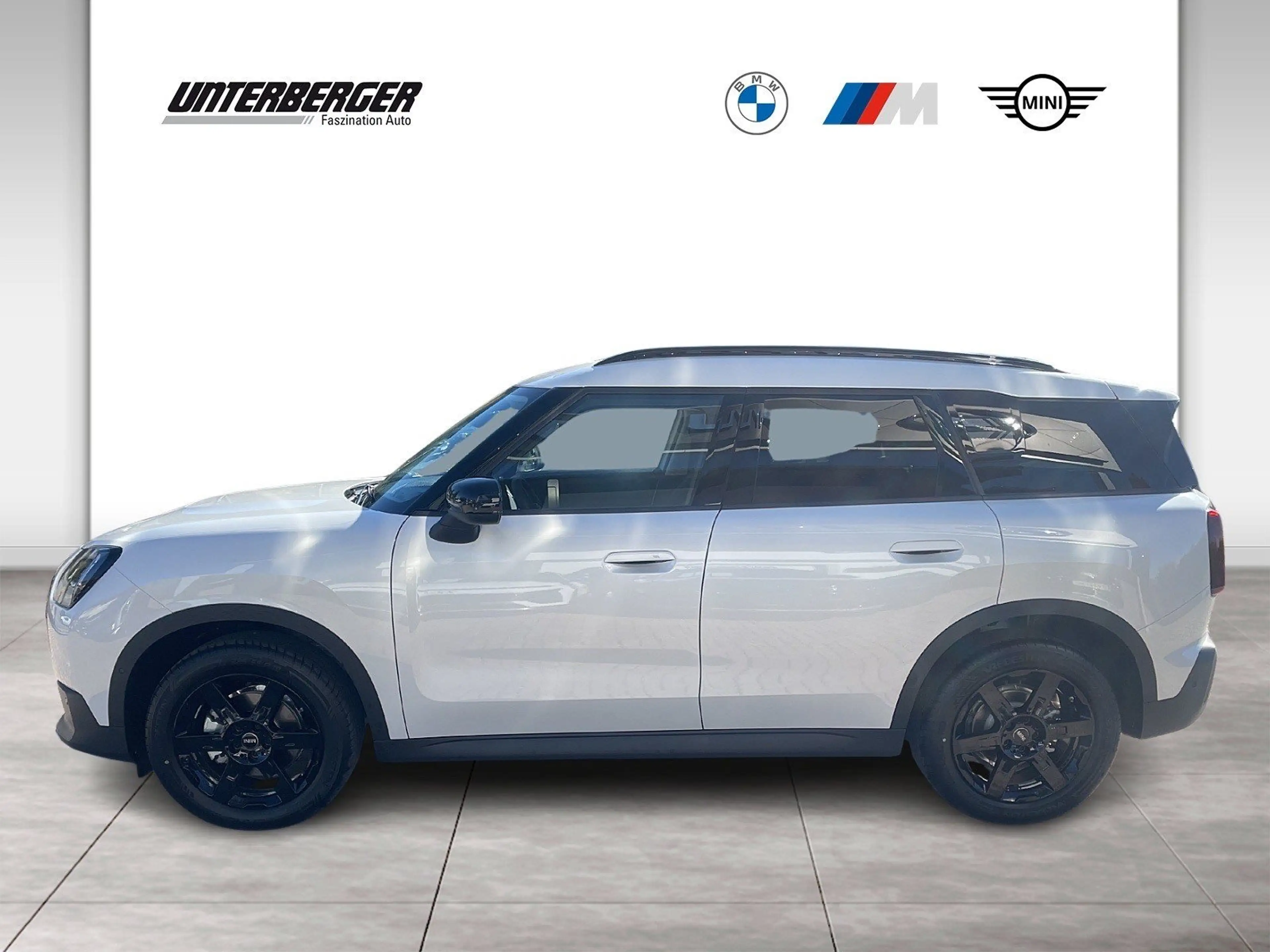 MINI One Classic Trim Countryman — photo 3