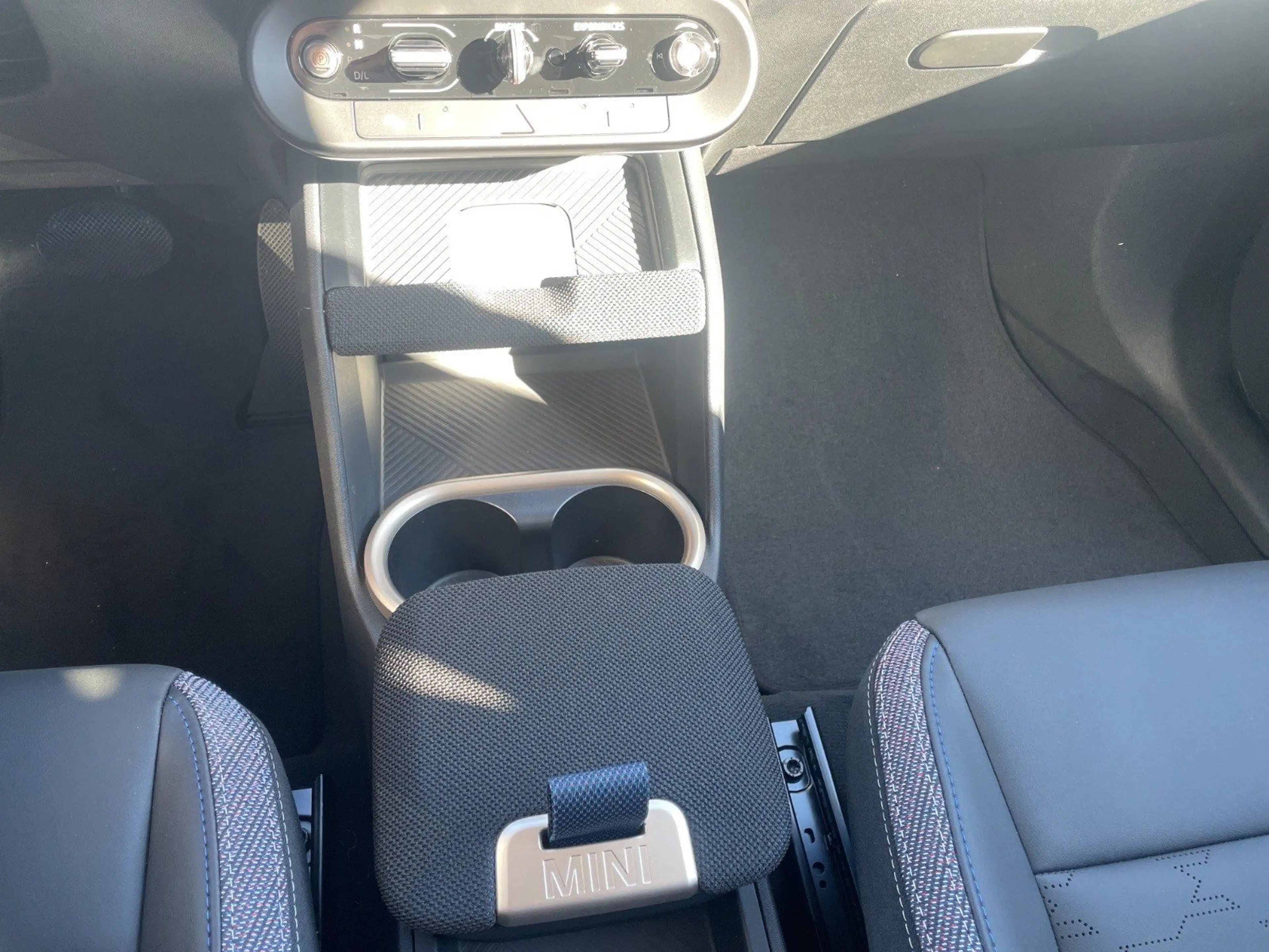 MINI One Classic Trim Countryman — photo 13