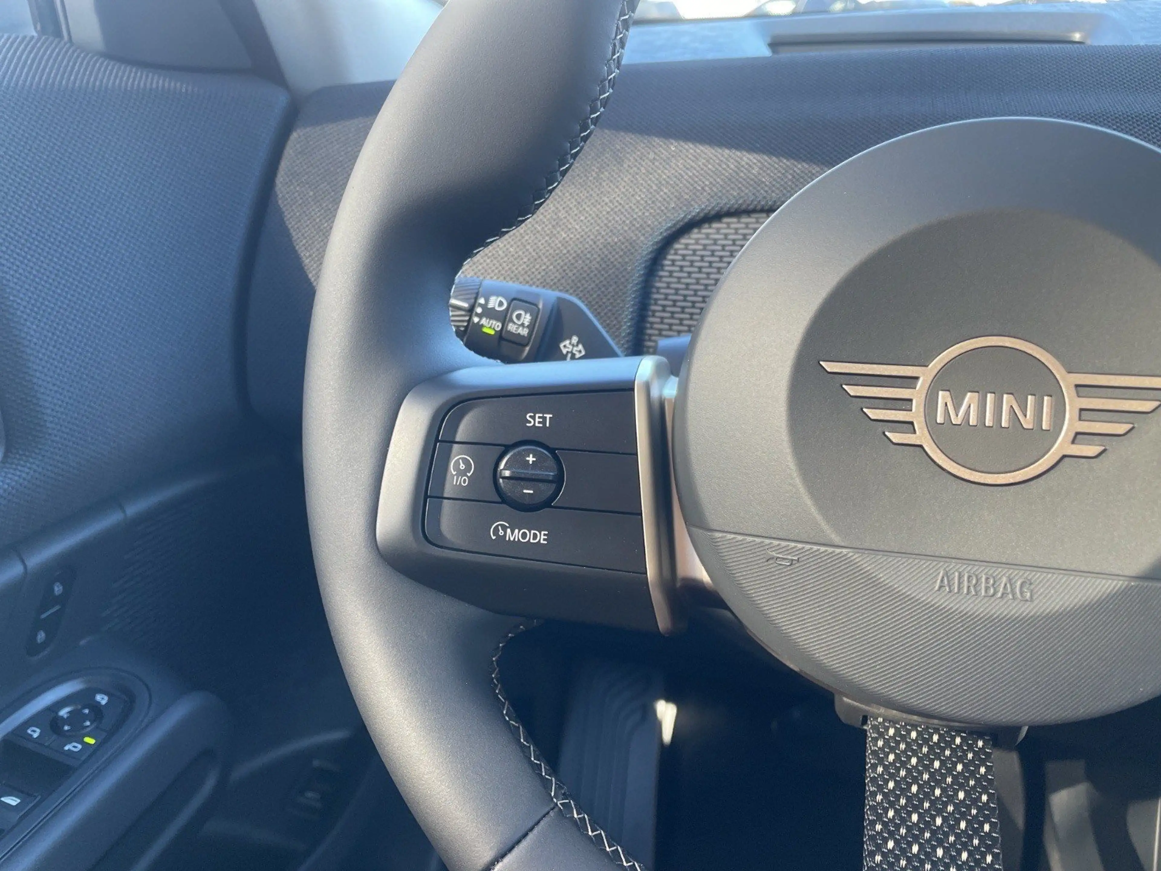 MINI One Classic Trim Countryman — photo 15