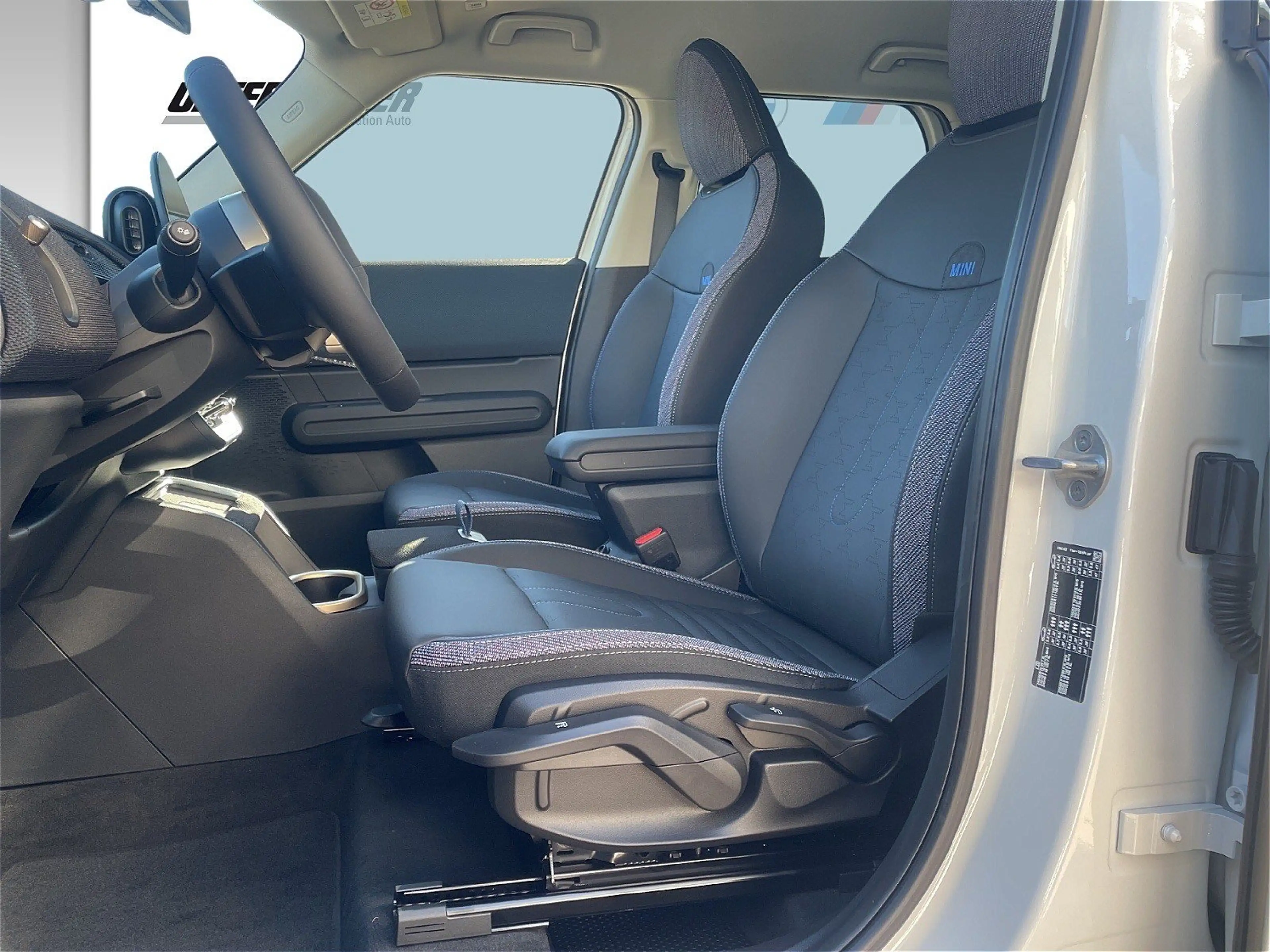 MINI One Classic Trim Countryman — photo 10