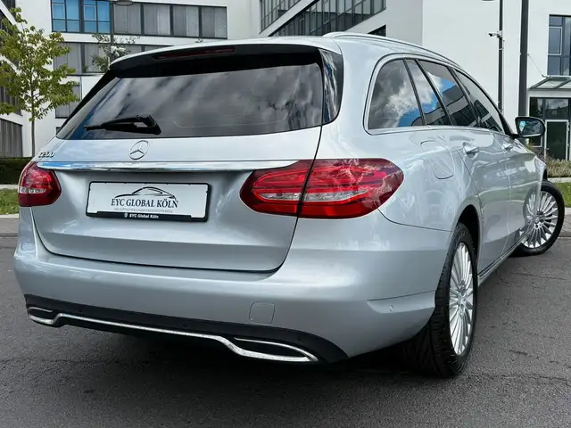 Mercedes-Benz C-Class view 3