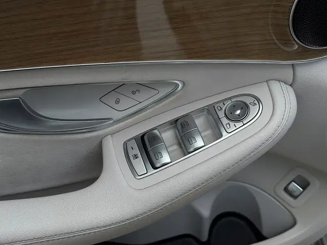 Mercedes-Benz C-Class view 25