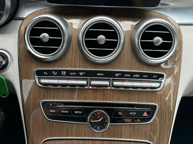 Mercedes-Benz C-Class view 23