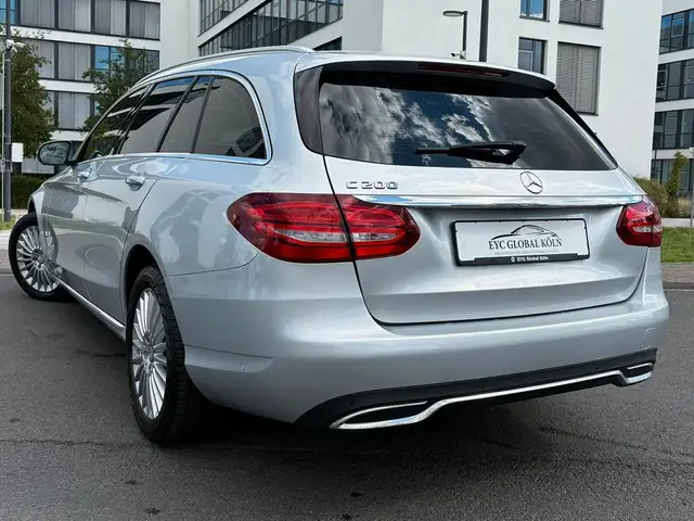 Mercedes-Benz C-Class view 4