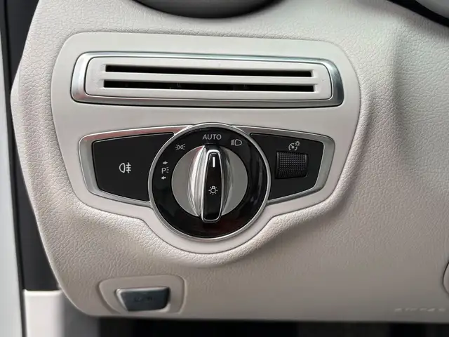 Mercedes-Benz C-Class view 27