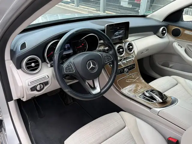 Mercedes-Benz C-Class view 9