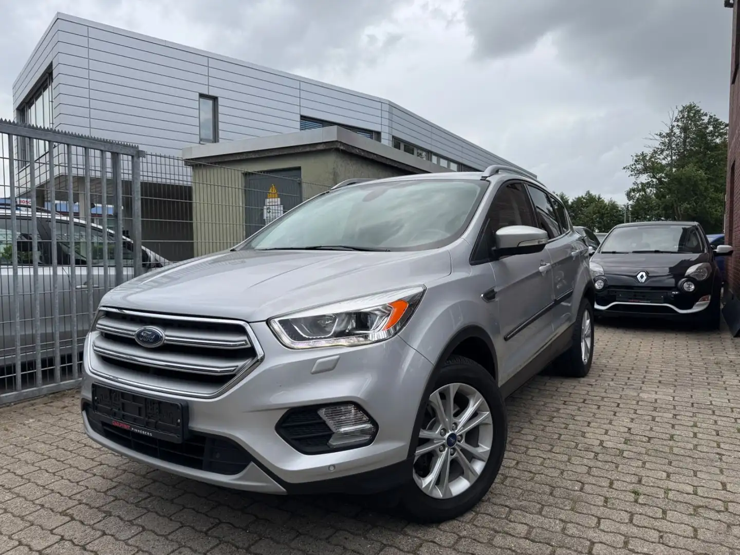 Ford Kuga Titanium NAVI RÜCKFAHRKAMERA LED KEYLESS Zilver - 1